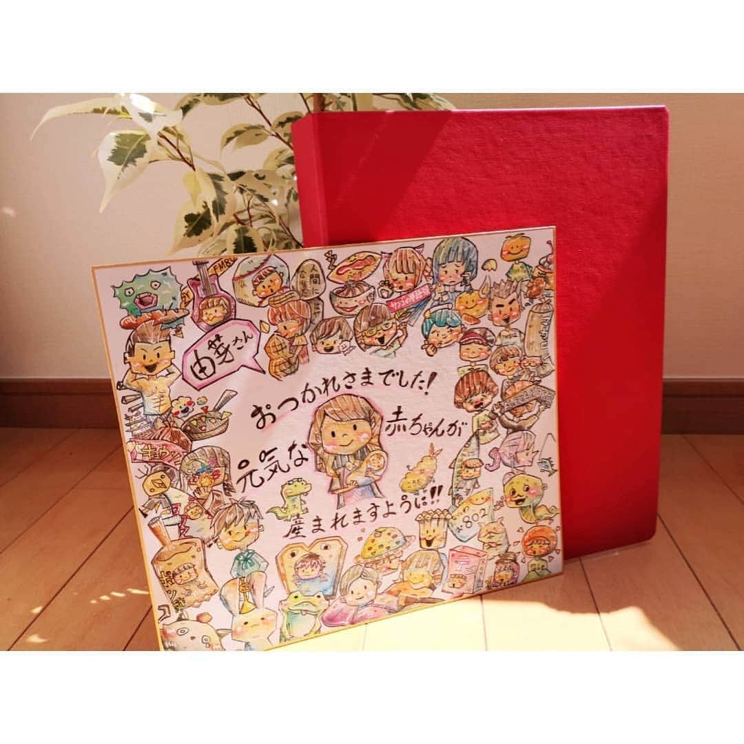 鬼頭由芽さんのインスタグラム写真 - (鬼頭由芽Instagram)「一旦金曜日に局に届いてはいたんだけど 改めて自宅に郵送してもらった中にラジ友みんなからのアルバムや色紙も。 なんだか学校の先生になった気分😂✨ これはリスナーさん同士の横の繋がりが強かったロックキッズならではのはなむけな気がするなぁ🌸 ありがたや😇🤲✨」8月5日 14時22分 - xxyumeyumexx