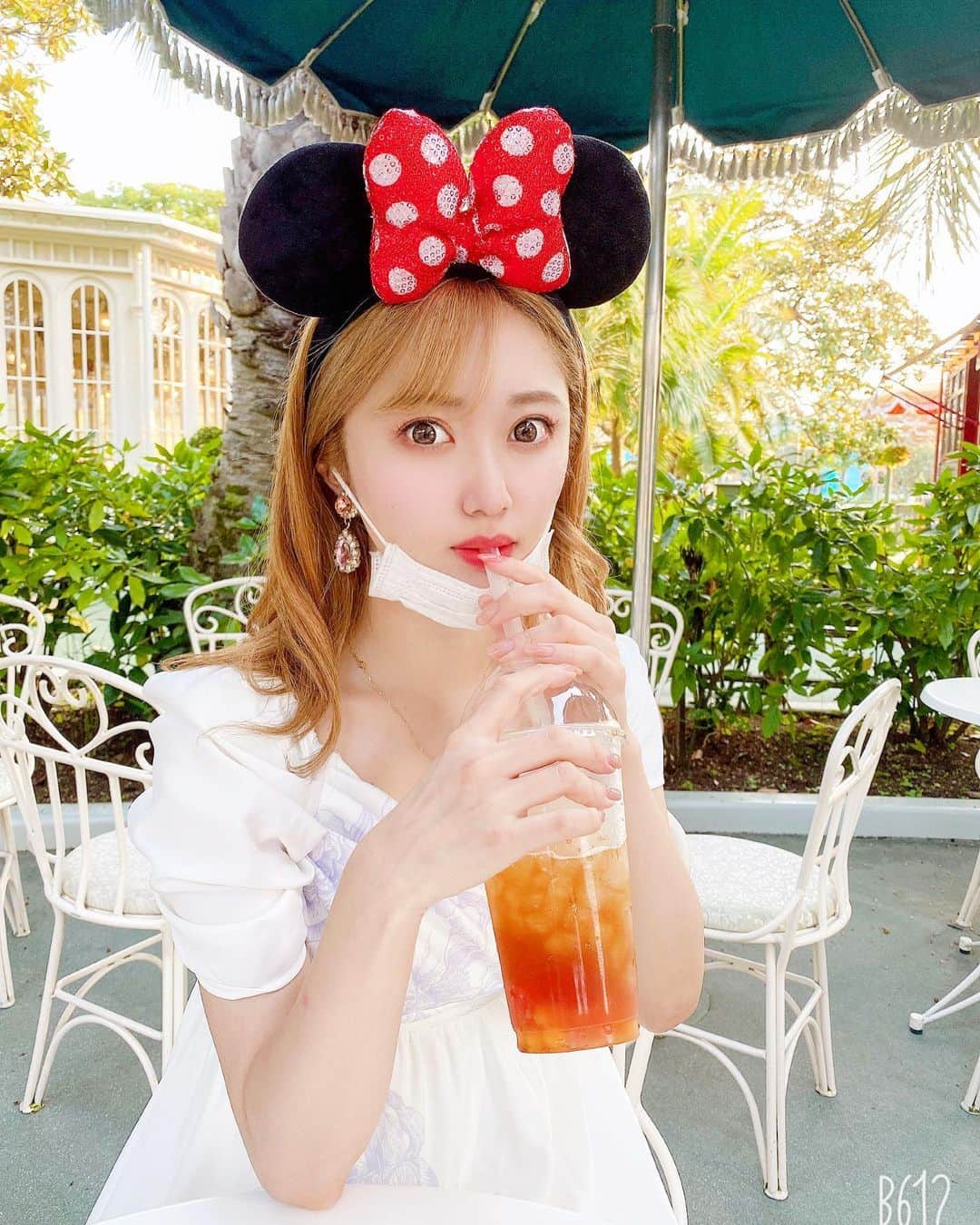 のインスタグラム：「🌈☀️🌈☀️🌈☀️🌈. * 梅雨明けて今日も暑い😵💦. 今年はマスク着用してるから. こまめに水分補給取らないとね🥤💕. #disney #disneyland #disneyphoto #tokyodisneyresort #tokyodisneyland #disneylife #follow #me #ディズニー #ディズニーランド #東京ディズニーランド #東京ディズニーリゾート #恵比寿マスカッツ #松本ゆん #タピオカ #팔로우 #팔로미 #데일리패션 #메이크업샷 #셀카 #셀피그램 #셀스타그램 #얼스타그램 #셀끼꾼 #카페스타그램 #카페」