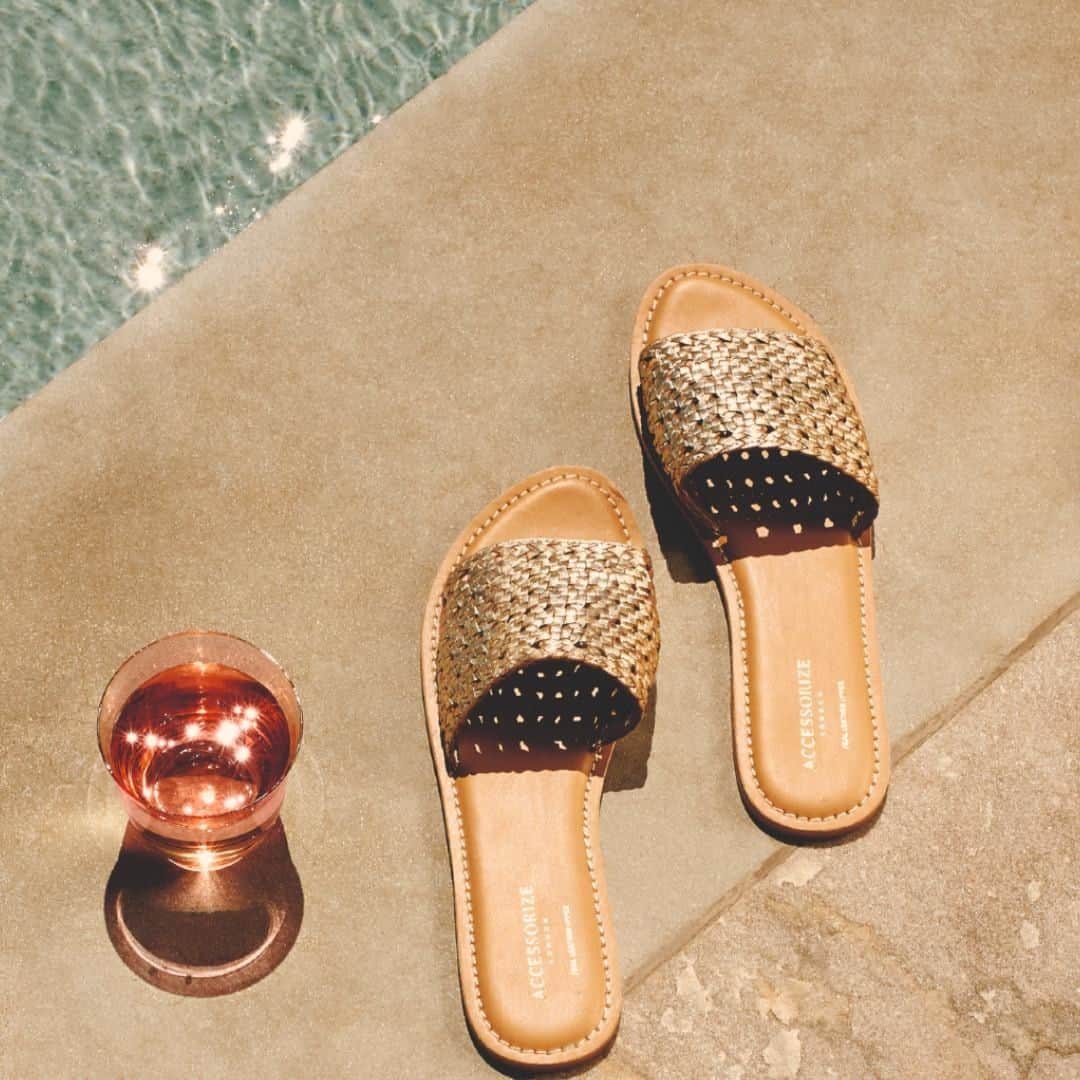 アクセサライズのインスタグラム：「Sliding into the heatwave 🌊  Head to the link in our bio to shop #Accessorize」