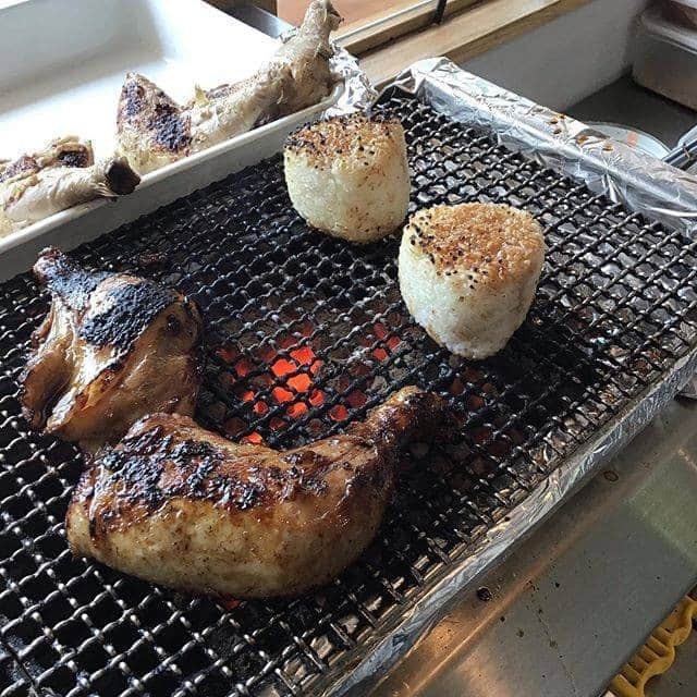 のインスタグラム：「. . 🚩Manten chicken grill nikko (Nishisando Chaya) - Nikko . . [Nikko New Spot Nishisando Chaya (Tea House) Introduction "Manten chicken grill nikko"] @mantenchickengrill . . A five-minute walk from Nikko Toshogu Shrine, Nikko's popular spot, Nishisando chaya, where Nikko's popular restaurants are gathered, has opened. Today we will introduce "Manten chicken grill nikko". We recommend grilled chicken which is fragrantly baked with balsamic vinegar and soy sauce-based sauce.The combination of savory chicken and beer and lemonade is excellent! Just like chicken, grilled rice balls coated with balsamic vinegar and soy sauce are superb. How about taking a rest on your trip? It would be convenient to have NIKKO PASS, which has special benefits such as unlimited use of buses for sightseeing around the Nikko.  . . #tochigi #nikko #nishisandochaya #mantenchickengrillnikko #japantrip #travelgram #tobujapantrip #unknownjapan #jp_gallery #visitjapan #japan_of_insta #art_of_japan #instatravel #japan #instagood #travel_japan #exoloretheworld #ig_japan #explorejapan #travelinjapan #beautifuldestinations #toburailway #japan_vacations #nikko_japan #nikkotoshogushrine」