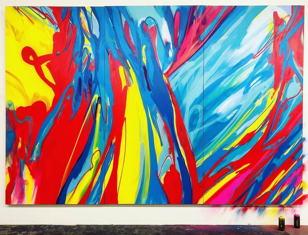 のインスタグラム：「After Starring At This Painting For Over A Year , I Decide I Don’t Like My Signature , So I Repainted The Right 3rd Of The Panel Lower Quadrant .. I Did Right On The Wall You Can See The Over Spray ... I Gotta Say I Quite Like It.. So There You Have It .. Dismantle Your Ego , And Move On , Fear Is Useless.. ❤️🧡💛💚💙💜 R O L L A N D B E R R Y  #egoisuseless #rollandberry #artoftheday #beliveinyourself #gallerywall #artistsoninstagram #abstactart #contemporaryart #freedomtocreate #balance #colur #makeyourmark #energy #frequency #vibration #billionaire #buyart #itsjustart #lovemylife❤️ #undtoppable #universe #iwillalwaysmissyoujason」