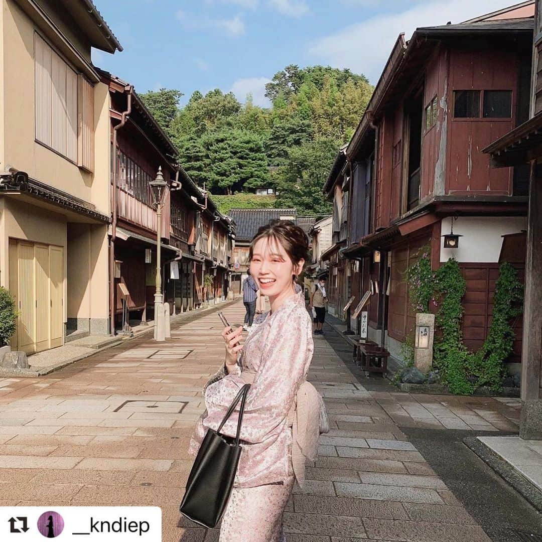 金沢着物レンタルshop心結〜kokoyui〜のインスタグラム：「素敵なお写真ありがとうございます😃❣️ . シェアさせて頂きます☺️💕 . ⚫︎金沢駅前 着物レンタル心結(ここゆい)  ⚫︎営業時間 : 9:00〜18:00 ⚫︎address : 金沢市本町1-3-39 ⚫︎tell : 076-221-7799 ⚫︎金沢駅から徒歩5分  ⚫︎コインパーキング補助あり  心結の着物一覧▶@kokoyui_kimono 振袖や袴はこちら▶@kokoyui_furisode 七五三やお子さんの着物はこちら▶@kokoyui753 .  #撮影 #兼六園 #東茶屋街 #21世紀美術館 #着物ヘア #ヘアセット #和服 #着物 #着物コーディネート #きもの #着物女子 #着物男子」