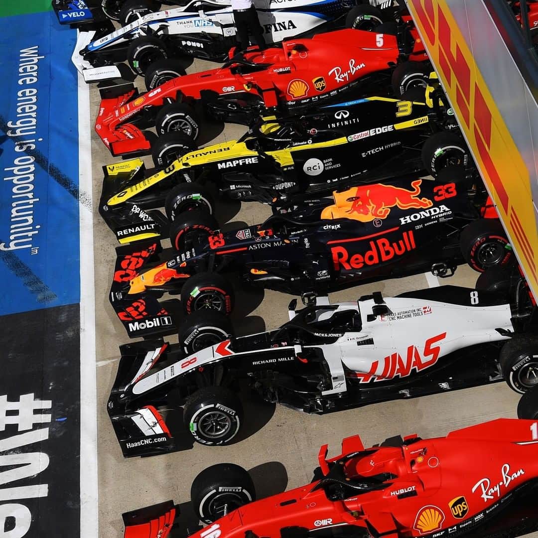 F1さんのインスタグラム写真 - (F1Instagram)「Parking on point 👌  #F1 #Formula1 #Motorsports #Racing #BritishGP #Silverstone」8月6日 2時02分 - f1