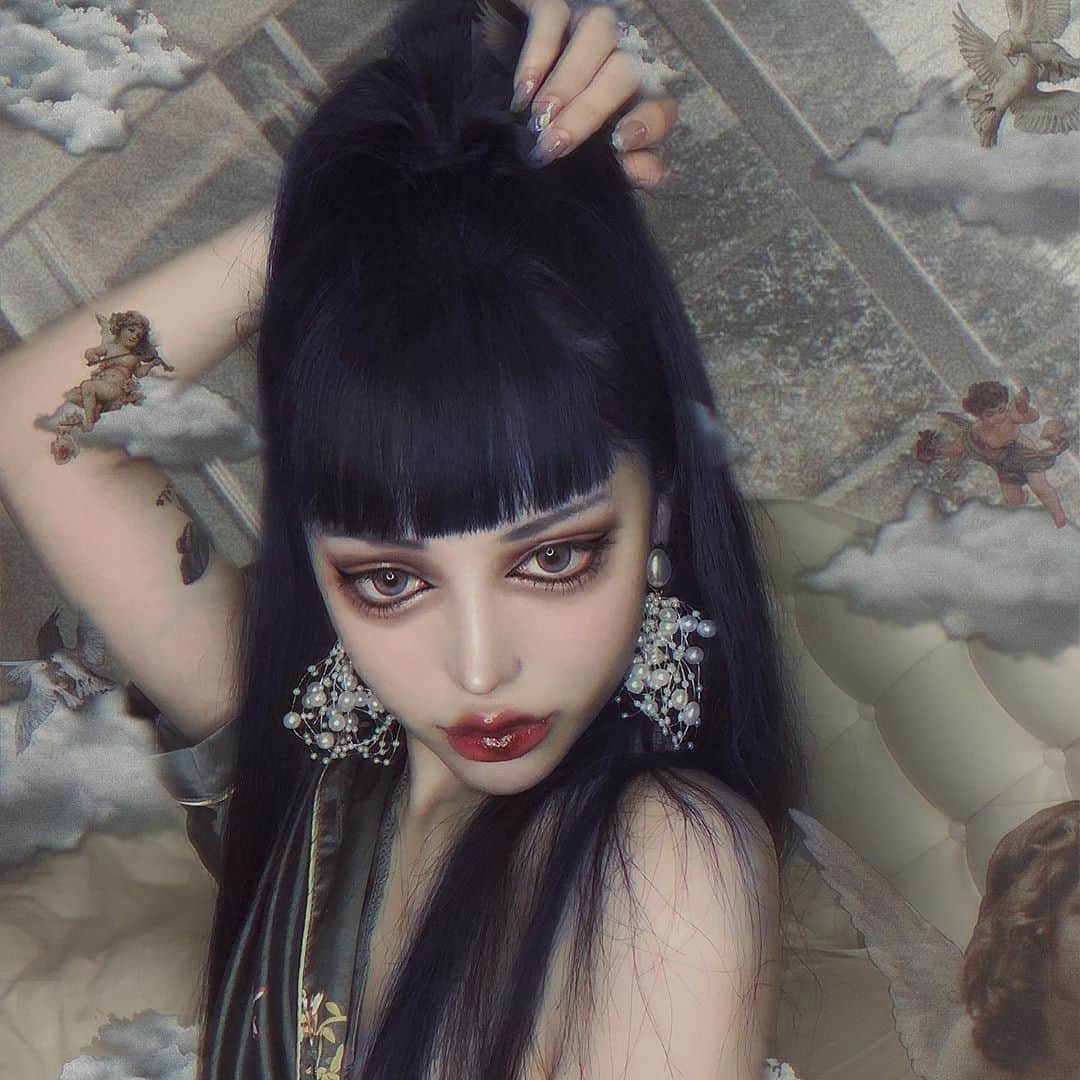 chiiiiiのインスタグラム：「ailes-エル-で可愛いピアスを オーダーしました💙  #ailesハンドメイド」