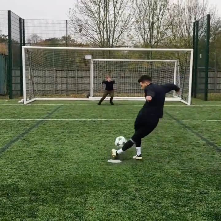 F2Freestylersのインスタグラム：「The lay up.🤯 The execution. 🥶 Tag a baller with Rabona penalty tekkers! 🎯」