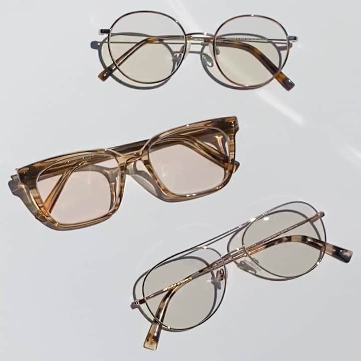 Warby Parkerのインスタグラム：「Ready to choose your hue? Our light-responsive lenses (which change from clear to dark in sunlight) now come in grey, brown, or green ☀️ Add your favorite to any pair of eyeglasses! 🤓😎」