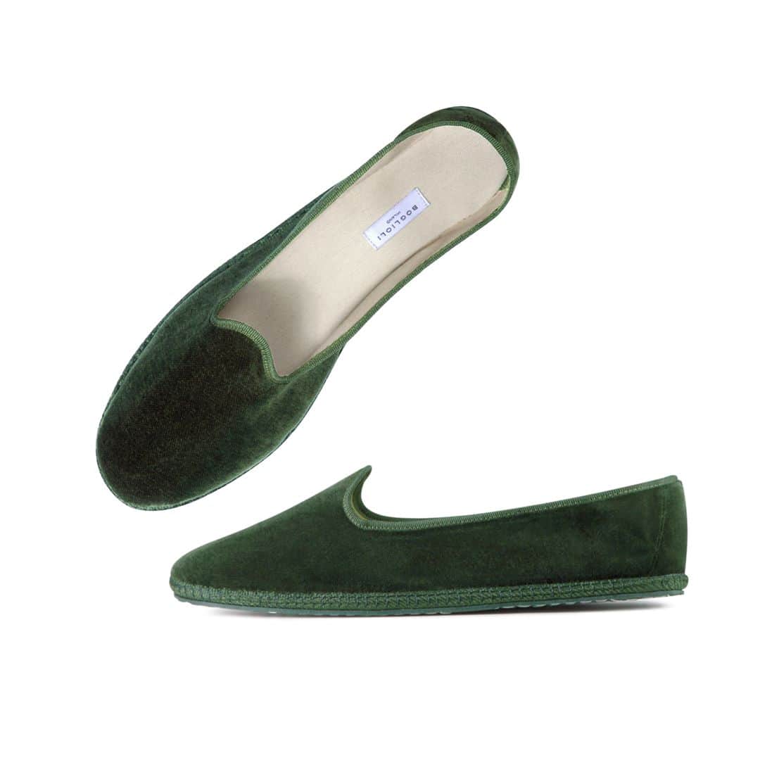 ボリオリさんのインスタグラム写真 - (ボリオリInstagram)「.⁣ The venetian slippers have been expertly crafted in a workshop of artisans, using the finest velvet. The handmade slippers contain history, culture and tradition combined with a sense of the contemporary.⁣ .⁣ .⁣ .⁣ #venetianslippers #handmadeslippers #slippers #handmade #madeinitaly #handmadeshoes #venetianshores #friulane #friulaneshoes #friulanevelluto」8月6日 0時51分 - boglioliofficial