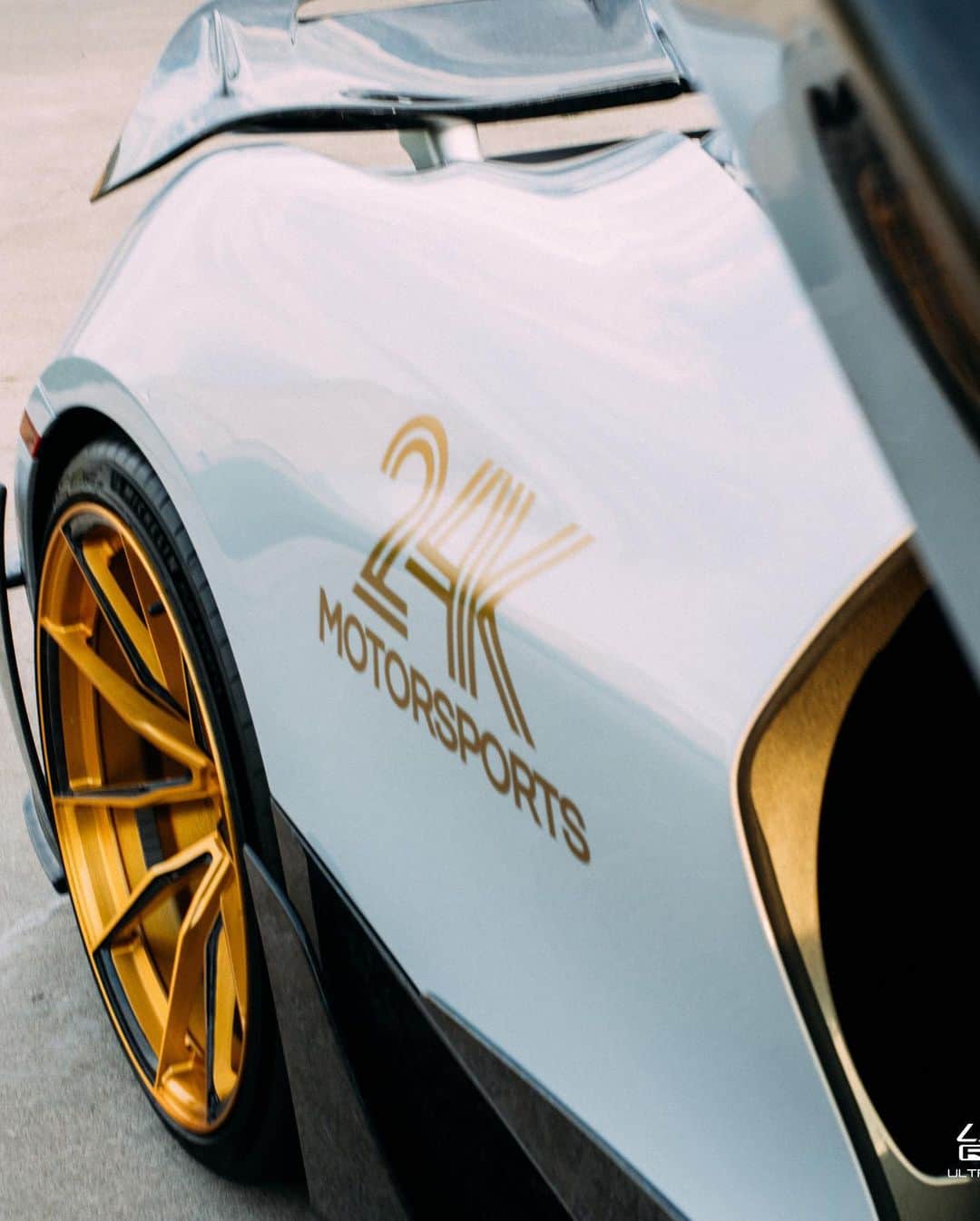CarsWithoutLimitsさんのインスタグラム写真 - (CarsWithoutLimitsInstagram)「#WheelWedesday : Meet the @litespeedracing VS10 wheels in Gold combined with real forged carbon inserts to match the #Mansory kit on this amazing McLaren 720S.  Built by @dasmacht  Wheels by @litespeedracing  pic by @xuhaochuan  #McLaren #720S #McLaren720S #carbonfiberwheels #carswithoutlimits」8月6日 0時51分 - carswithoutlimits