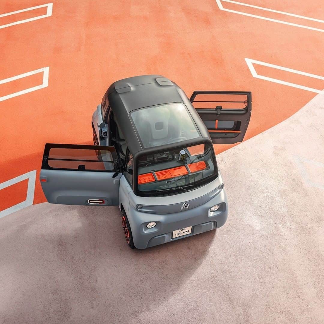 Citroënのインスタグラム：「Citroën Ami - 100% ëlectric, the new generation of electric mobility ⚡️ 75 km range and a full charge in only 3 hours... on a standard 220V socket. You'll love it! Odrer yours online now! #CitroënAmi #ËlectricforAll #InspirëdbyYouAll #Mobility #UrbanMobility #Urban #Car #Instacar #CarofInstagram #Lifestyle #Electric #Design #City #Fashion」
