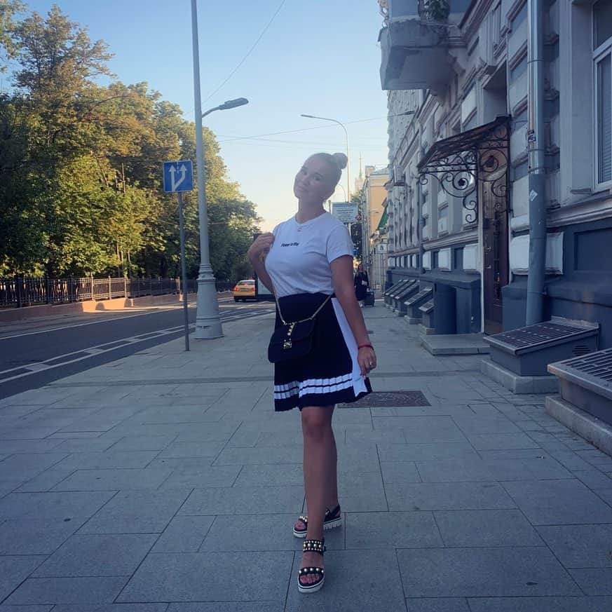 ヤナ・ノスコワさんのインスタグラム写真 - (ヤナ・ノスコワInstagram)「Moscow 🤍🖤」8月6日 1時20分 - yana_noskova_