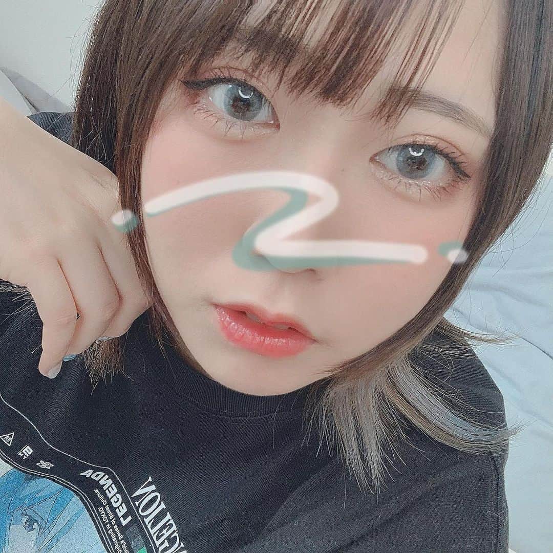 ねおきまこのインスタグラム：「おやすみ🌙」