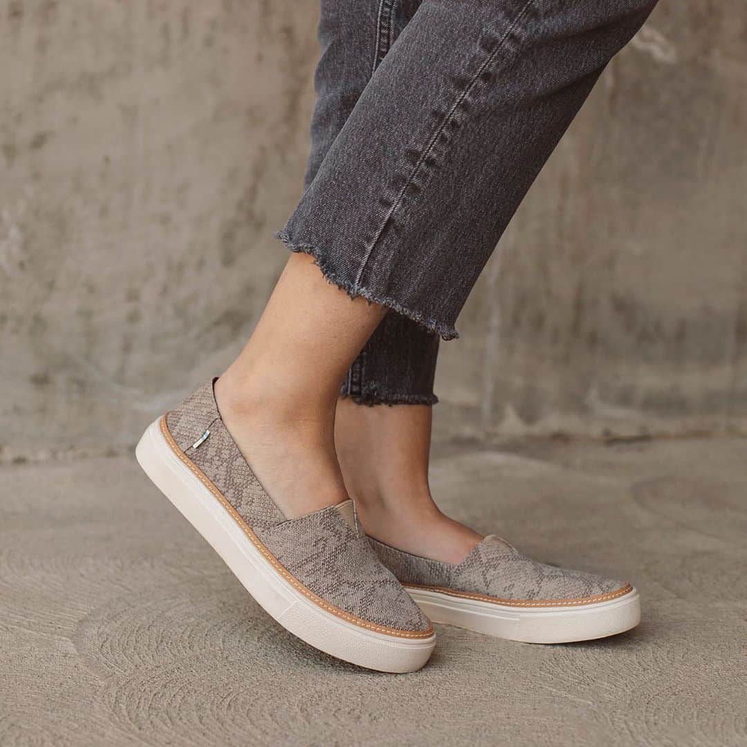 トムズシューズのインスタグラム：「Your fave, the Parker, is now in new colors.」