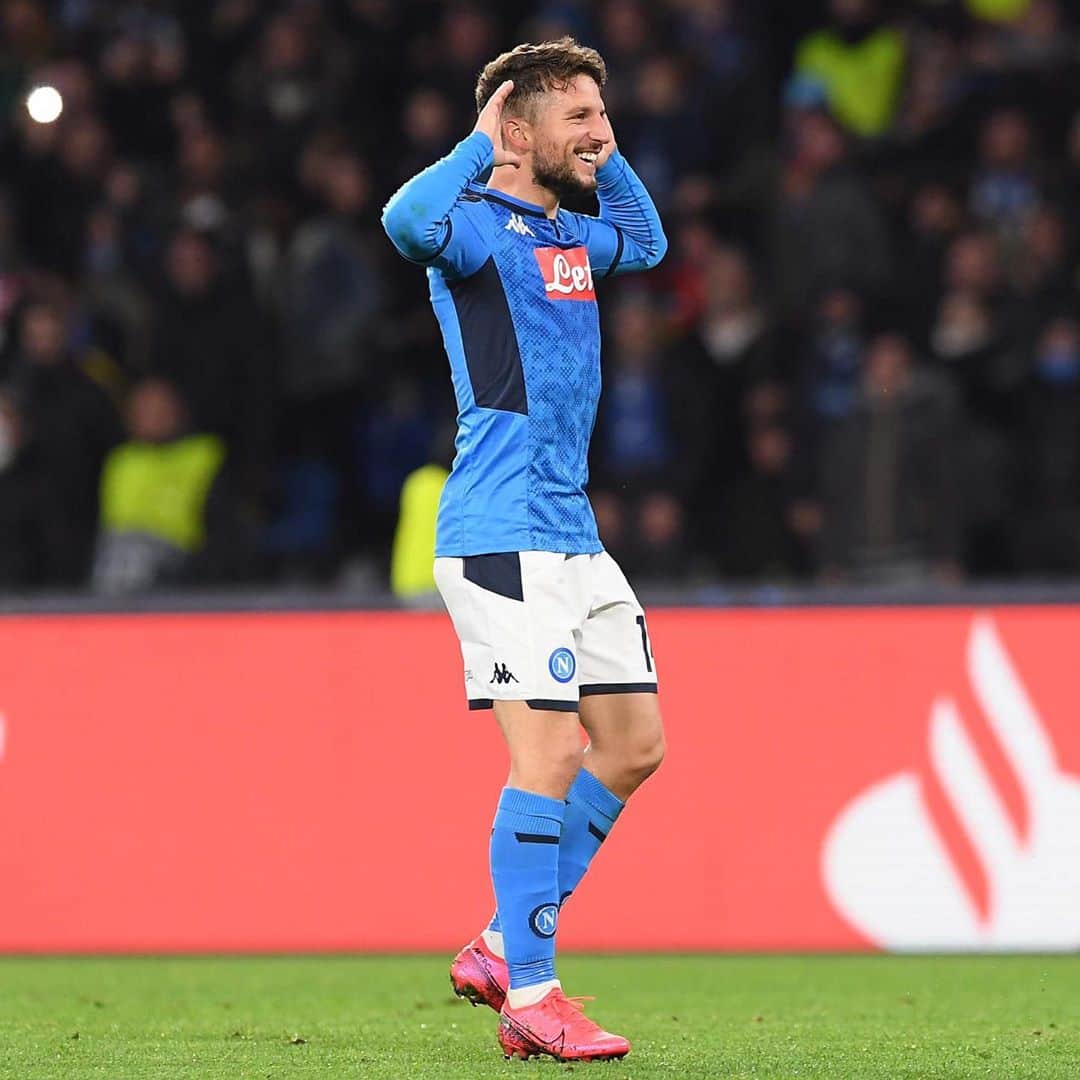 SSCナポリさんのインスタグラム写真 - (SSCナポリInstagram)「When you hear there are just three days left till #BarcelonaNapoli!👂✋🤩 💙 #ForzaNapoliSempre  #BarçaNapoli @championsleague @driesmertens」8月6日 1時57分 - officialsscnapoli