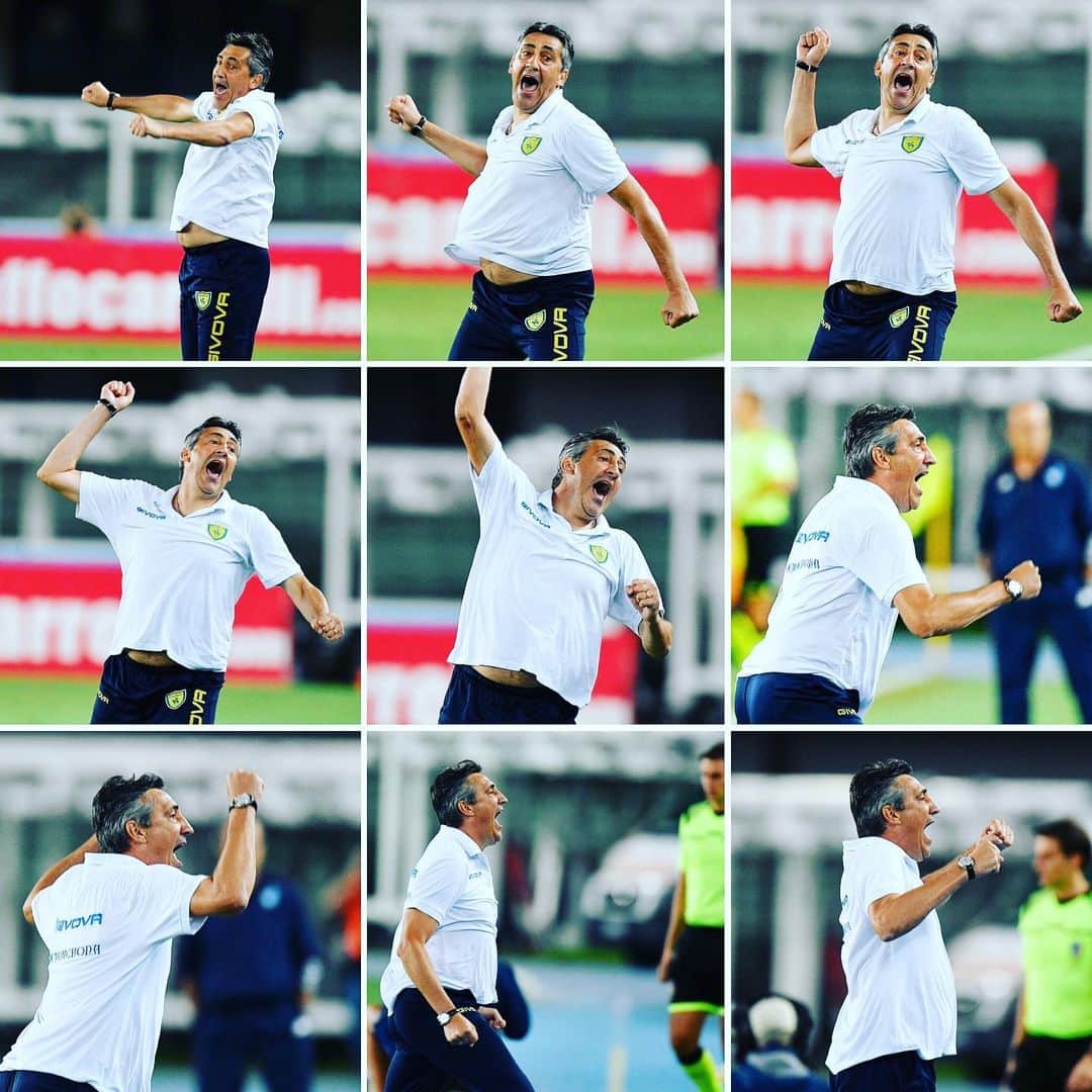 ACキエーヴォ・ヴェローナさんのインスタグラム写真 - (ACキエーヴォ・ヴェローナInstagram)「😃😄😁😆🙂😊☺️🤩🥳 Chiedimi se sono felice! 💛💙💛💙💛💙💛💛💙Ask me if I’m happy!  #ChievoVerona #Chievo #Mister #Aglietti #football #calcio #gol #celebration #happy #jump」8月5日 16時58分 - acchievoverona