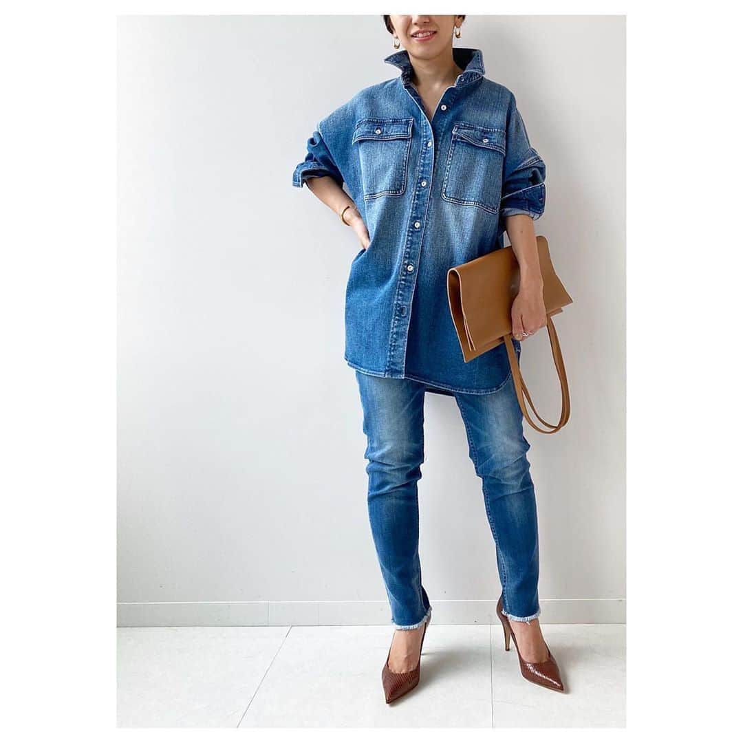 のインスタグラム：「〝HEALTHY DENIM〟﻿ 8/7fri.ON SALE！﻿ ﻿ 追加リクエスト多数！﻿ 前回即完売してしまったHEALTY DENIM﻿の 別注オーバーシャツが今季も登場！﻿ 羽織りにも活躍の一枚。﻿ デニムは定番のSALTを夏にも穿きやすい細めの糸でオーダー。﻿ オールマイティに使える1本です。﻿ 全店8/7(金)より販売スタート！﻿ ﻿ ・シャツ﻿ No.20050923000530﻿ ¥15,000+tax﻿ col:ブルー﻿ size:free﻿ ・デニム﻿ No.20030923001730﻿ ¥14,000+tax﻿ col:ブルー﻿ size:23/24/25﻿ ※オンラインストアでは、﻿ 準備ができ次第の販売開始となります。﻿ ﻿ #Plage #プラージュ﻿ #baycrews #fashion ﻿ #coordinate #healtydenim」