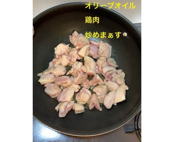 峯村沙紀さんのインスタグラム写真 - (峯村沙紀Instagram)「#峯cook 第一弾🍳笑　←続くかな。  野菜とタンパク質たくさん取りたくて #ラタトゥーユ 作ってみました😊 大好きな鶏肉も入れました🐤‼︎  写真の材料以外に下記も使っています☺︎  ・オリーブオイル ・塩　 ・塩胡椒（粗挽き） ・コンソメ ・料理酒 （鶏肉炒める前に鶏肉と絡めておく） ・刻んだニンニク  簡単ですのでお試しください😊♬ 夏バテしないよう水分と食事、睡眠等心がけてましょう‼︎  先日質問へのコメント頂いたので今回アップしてみました😊 いつも皆さんありがとうございます💝  #峯村日記 #おうちごはん #おうち時間  #炭水化物なし #夏野菜 #キムチ大好き #ヨーグルト大好き #夏 #千葉県　#長野県」8月5日 17時34分 - minemuuuno.insta