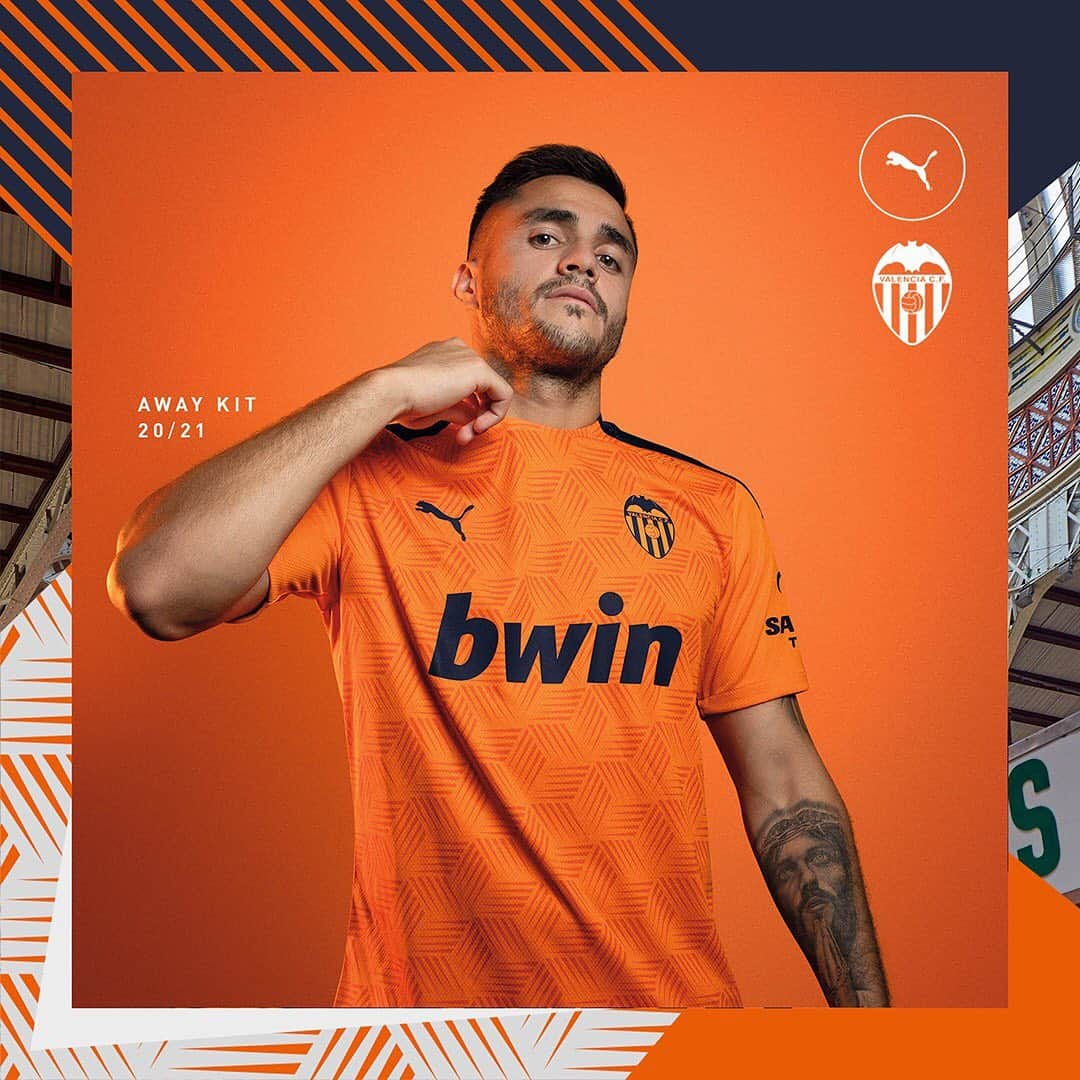 バレンシアCFさんのインスタグラム写真 - (バレンシアCFInstagram)「Valencia CF. 𝗔𝗪𝗔𝗬. 20/21. 🟠  🧡 Rendimos tributo a los iconos de la ciudad 🍊  #AMUNTValencia @pumafootball」8月5日 17時40分 - valenciacf