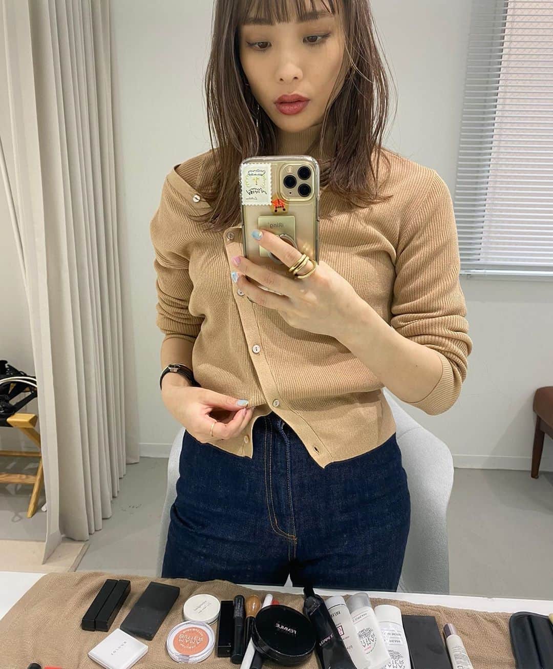 高橋有紀のインスタグラム：「今日は自分のタイアップ取材だったので、コラボの洋服　@jemma.atelier のシアーアンサンブルを着ました！着心地も良くてお気に入り〜今日の20時発売開始です☺︎ 取材用にハイライトと @bokukojirodayo こじろうのカラーにしてもらいました🐕 スタイリングは　@laret_official のミスト後にバームです！ #こじろうカラー #jemma_yuki」