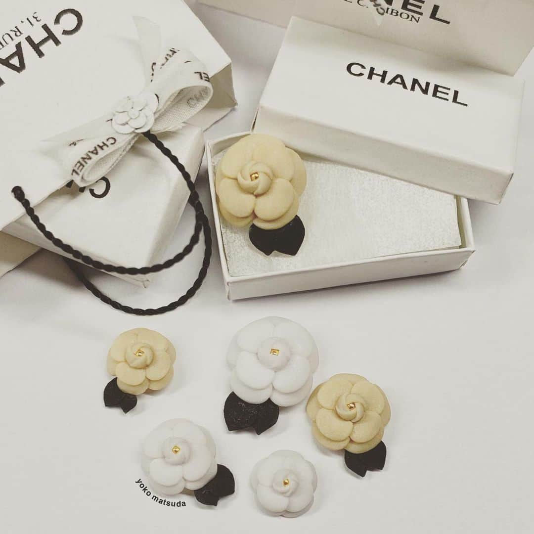 のインスタグラム：「. . . ♡Camellia nails♡  #camellianails #camellianail #camellia #chanelcamellia #camelliastyle #カメリアネイル #カメリアパーツ #nailart #naildesigns  #chanelstyle  #chanelnails」