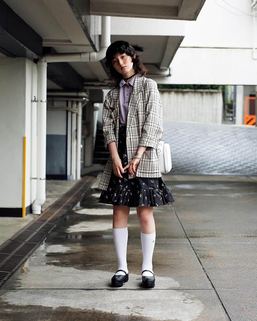 Droptokyoさんのインスタグラム写真 - (DroptokyoInstagram)「TOKYO STREET STYLE⁣⁣ ⁣⁣ Name: @mariannaannamarianna⁣ Occupation: Model⁣ Jacket: #Used⁣ Shirt: #Used⁣ Skirts: #Used⁣ Shoes: #FlatApartment⁣ Bag: #JUNYAWATANABE⁣ #streetstyle#droptokyo#tokyo#japan#streetscene#streetfashion#streetwear#streetculture#fashion#ストリートファッション#コーディネート#tokyofashion#japanfashion⁣⁣⁣⁣ Photography: @kyoheihattori」8月5日 18時00分 - drop_tokyo