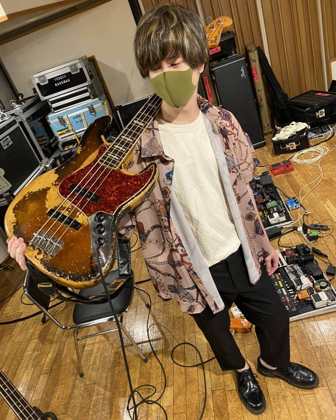 マイケルさんのインスタグラム写真 - (マイケルInstagram)「『ベーマガにありそうな写真』というテーマで撮った一枚  #bassist #bassplayer #bassguitar #instabass #bassgram #fender #vintage #良いベースやけど #今回は出番無かったねぇ」8月5日 18時03分 - twin_turbo_mic