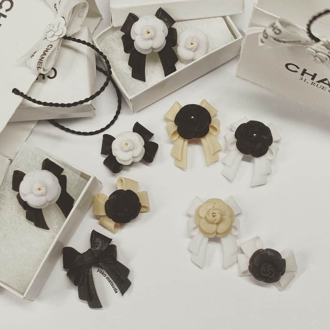のインスタグラム：「. . . ♡Camellia nails♡  #camellianails #camellianail #camelliaribbon #camelliaribbonnails #camellia #chanelcamellia #camelliastyle #カメリアネイル #カメリアパーツ #カメリアリボン #カメリアリボンネイル #nailart #naildesigns  #chanelstyle  #chanelnails #ribbon」