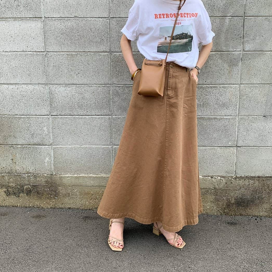 ukapiのインスタグラム：「⠀ ⠀ sandal👡再入荷したよ🤎 ⠀ 秋服とも合わせるんだー🍂 早く秋こないかなー,, もうすぐ一番好きな季節🍠 ⠀ ⠀ #slobeiena#framework  #スローブイエナ#フレームワーク #ルタロン#👡#フォトT」