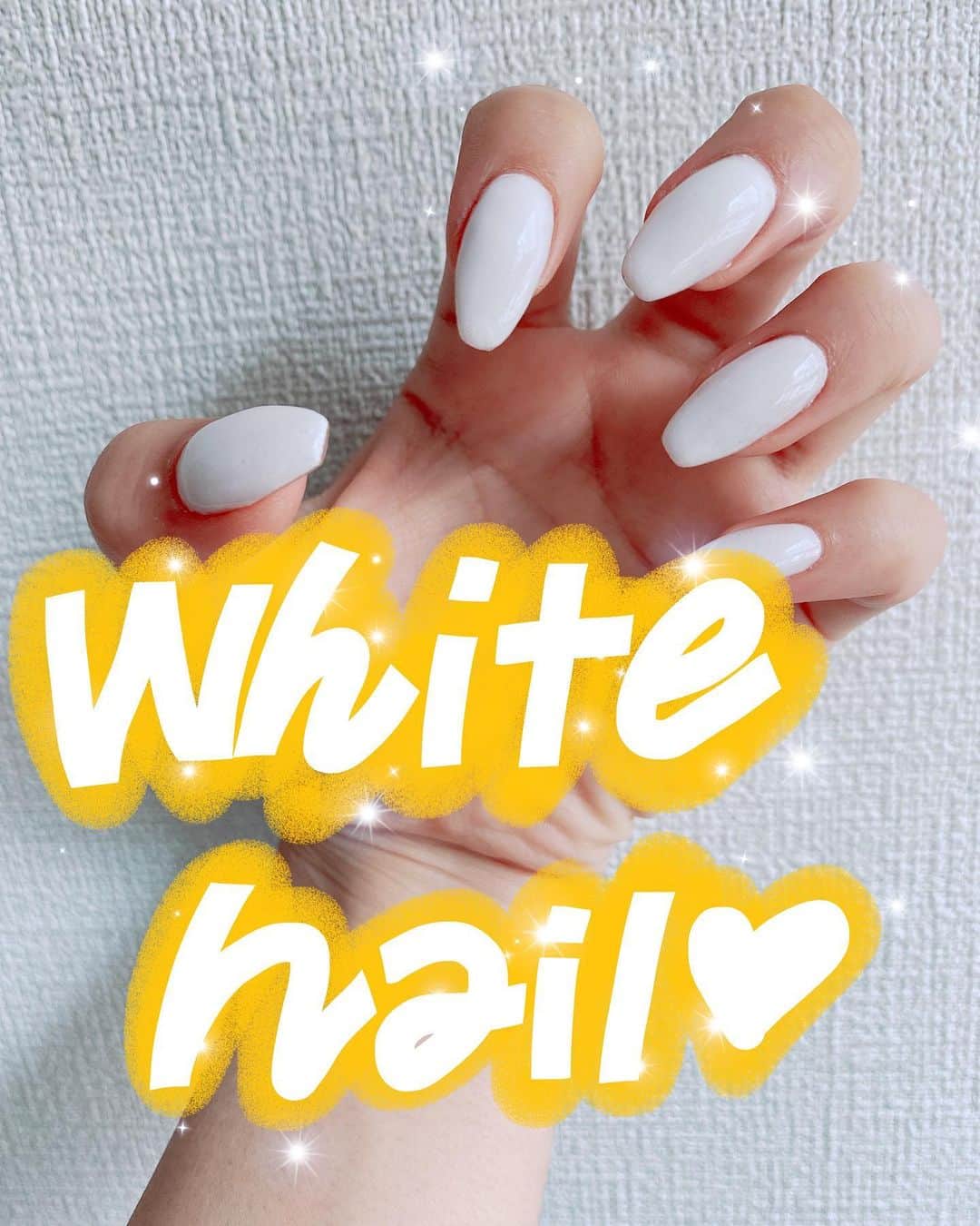 妃菜さんのインスタグラム写真 - (妃菜Instagram)「・ 今回はシンプルにWhitenail🤍🤍 ・  #ネイル#ホワイト#グラデーション#ジェルネイル#ネイルデザイン#シンプル #nail#white#love#style#instagood#instalike」8月5日 18時16分 - aere_aveda