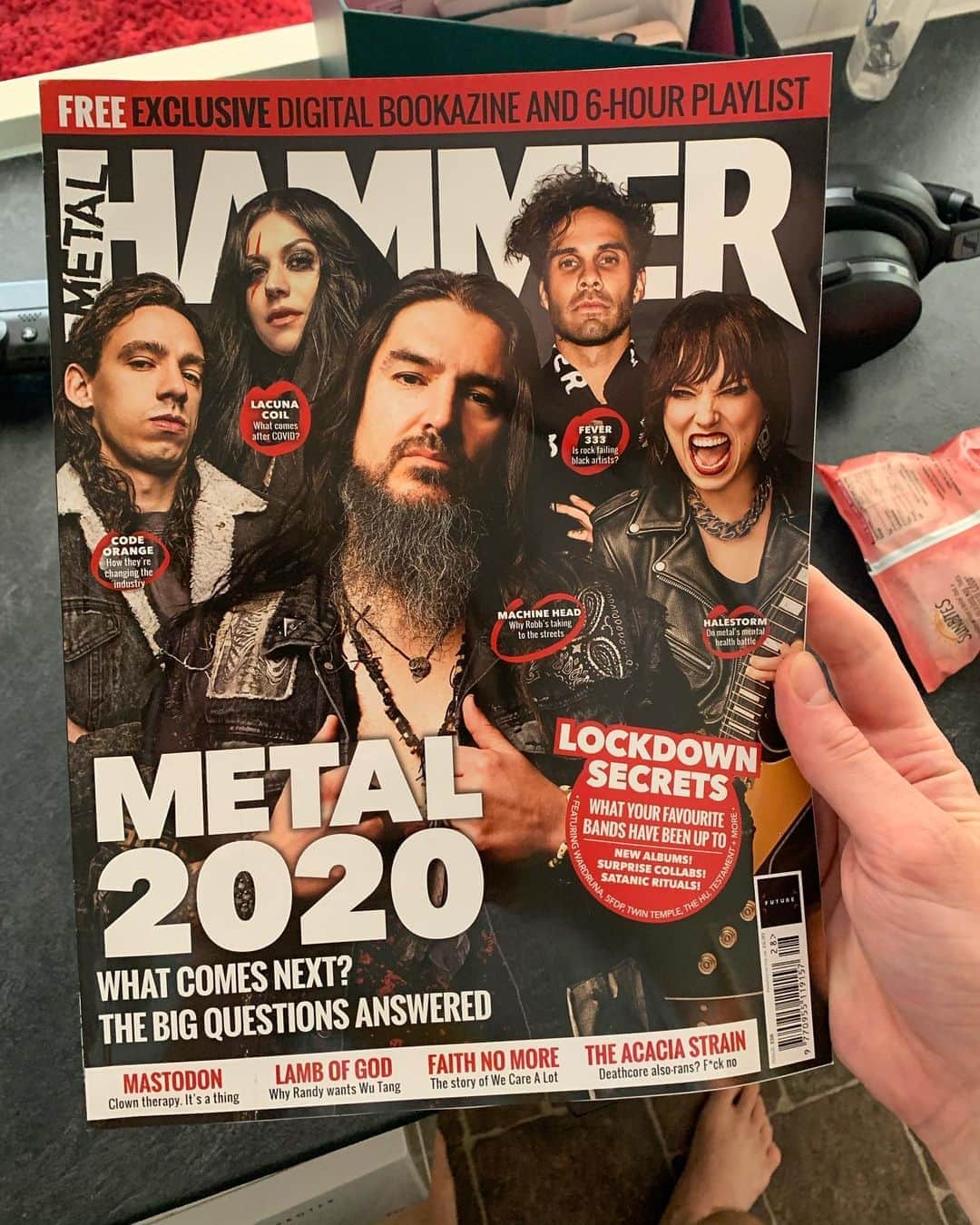 METAL HAMMERさんのインスタグラム写真 - (METAL HAMMERInstagram)「Who has their copy of our latest issue? Out now! #MetalHammer #Metal #HeavyMetal #Magazines #MachineHead #Halestorm #CodeOrange #Fever333 #LacunaCoil」8月5日 18時18分 - metalhammeruk