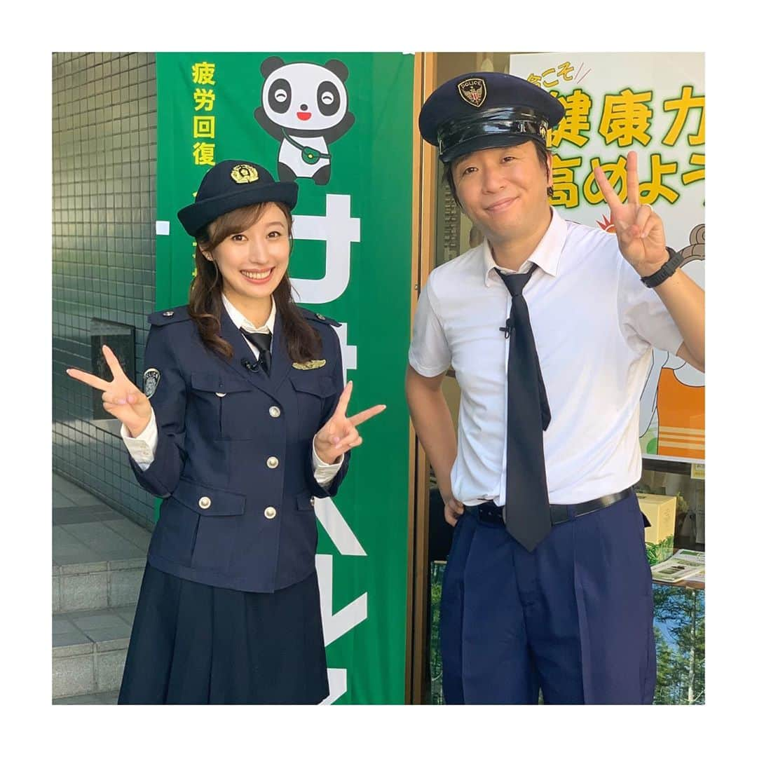 楠紗友里のインスタグラム：「本日も、無事任務完了です‼️👮‍♀️  めちゃくちゃ暑かった〜☀️ OAは、来月の予定です♪ また告知しますね🌻  笑いすぎて顎がずっと痛い件😂  #お仕事 #ロケ日和 #チバテレ #求人任三郎がいく  #ものまね芸人 #ホリ さん #楠紗友里 #ホリプロ #暑すぎる #警官コス」