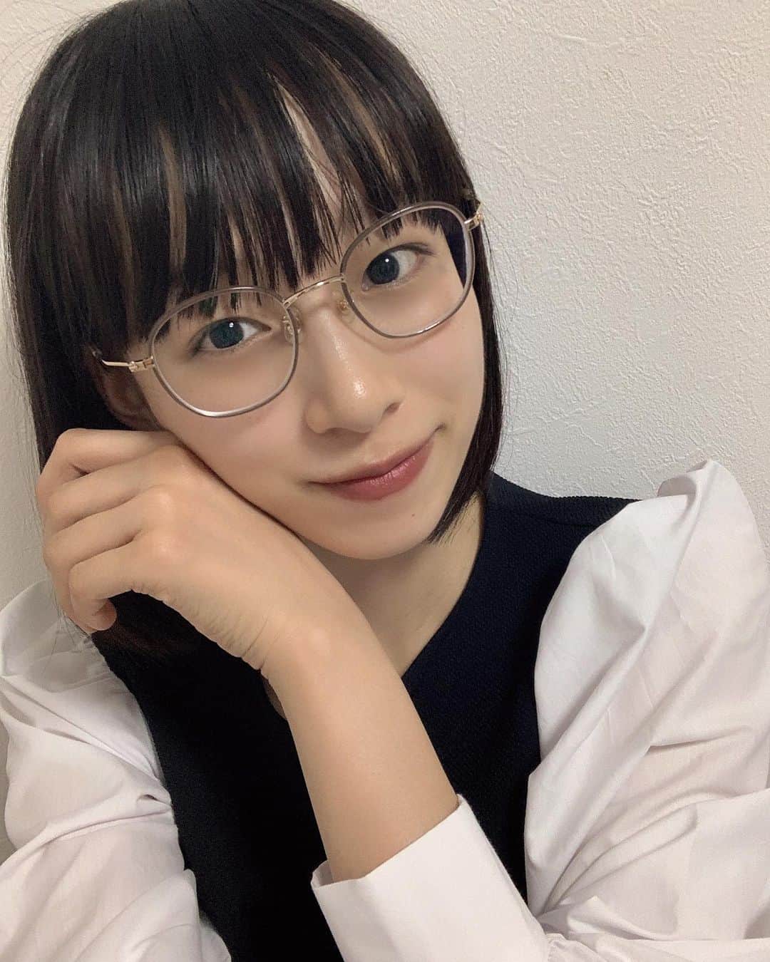 坂田莉咲のインスタグラム：「新しいメガネを買いました　#メガネ」