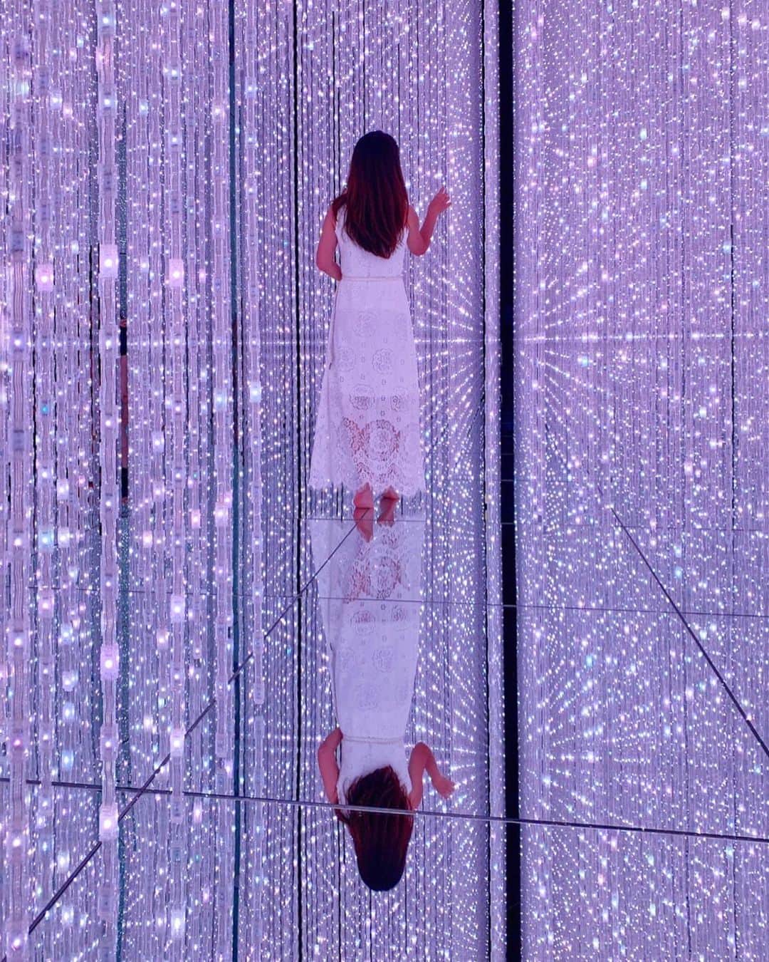 mii_stagramさんのインスタグラム写真 - (mii_stagramInstagram)「✨✨✨ . 先日は久しぶりのリフレッシュ💕 毎年楽しみにしている @teamlab.planets  今年は豊洲♡♡♡ ヤッパリこの幻想的な世界観が 大好きだぁ🦄🌙💜 . 水。光。音。 自分がアートの1部になって 楽しめちゃいます✨✨ . この時期のお出かけは🦠が気になるけど 感染防止策として👇👇 入館人数の制限 。30分ごとの 日時指定電子チケットによる「事前予約制」 各時間枠のチケット販売数を制限。 . そのためか貸し切り状態で 自分だけの世界観にドップリ浸れました✨✨ . よっちゃんに沢山 @ex.3jsb.tiamo 写真撮って貰ったよ♡ 貞子っぽいのもあるし(笑) 残りはストーリーに━━━━━☞ . . ※撮影する時のみ一瞬マスク外してます . . . #チームラボプラネッツ #チームラボ豊洲 #pr #トリドリベース#予約制#コロナ対策 #豊洲#チームラボ#teamlab  #フォトジェニック#インスタ映え #ポートレート#デジタルアート#アート#幻想的#幻想的な世界 #大人の遊園地 #お出かけ#お出かけスポット #夏休み#夏休みの思い出 #大人の夏休み #ワンピース#ワンピースコーデ #映え #映えスポット . ✩ ⋆ ✩ ⋆ ✩ ⋆ ✩ ⋆ ✩﻿ ⋆ ✩ ⋆ ✩﻿ 見て下さった方(*´︶`*)♡Thanks!💐」8月5日 18時27分 - miyuki.0419.karemari