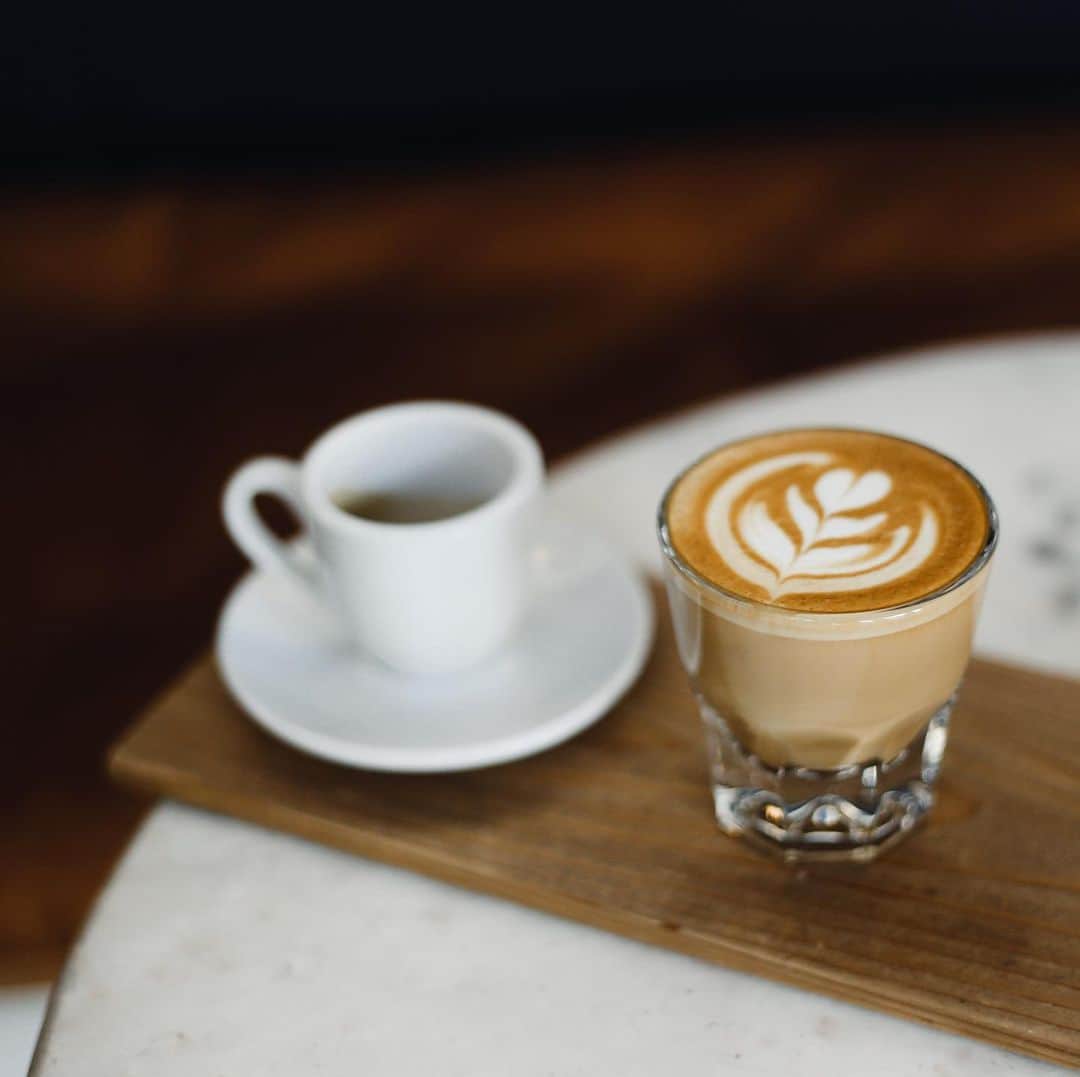 De'Longhi Sverigeさんのインスタグラム写真 - (De'Longhi SverigeInstagram)「Vem bjuder du helst på kaffe idag? #seriousaboutcoffee #Delonghi #kaffe #coffeelove」8月5日 18時27分 - delonghisverige