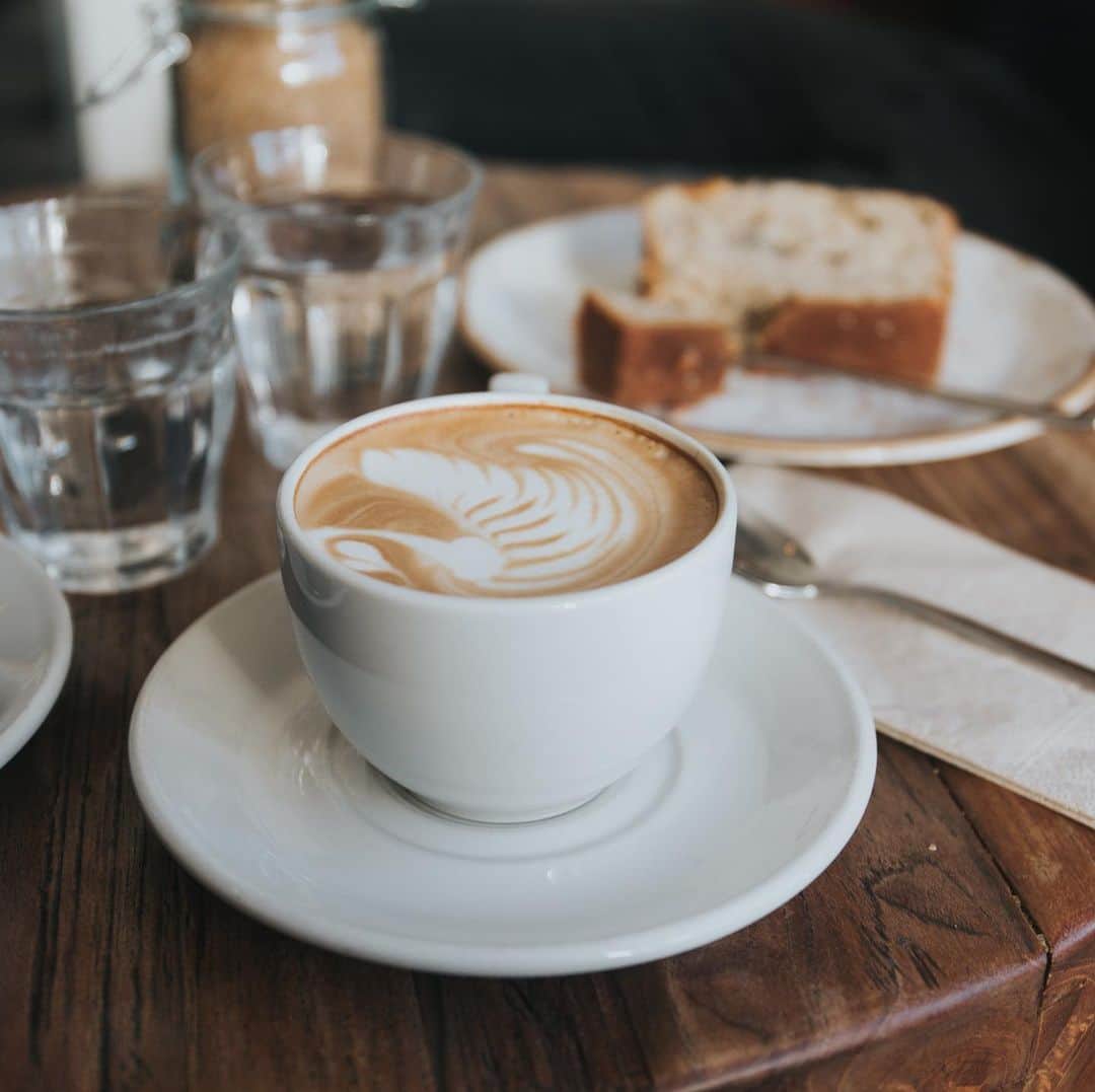 De'Longhi Sverigeさんのインスタグラム写真 - (De'Longhi SverigeInstagram)「Tagga någon du vill ha med på dagens kafferep! ☕️💙 #delonghi #seriousaboutcoffee #kaffekärlek #coffeelove」8月5日 18時29分 - delonghisverige