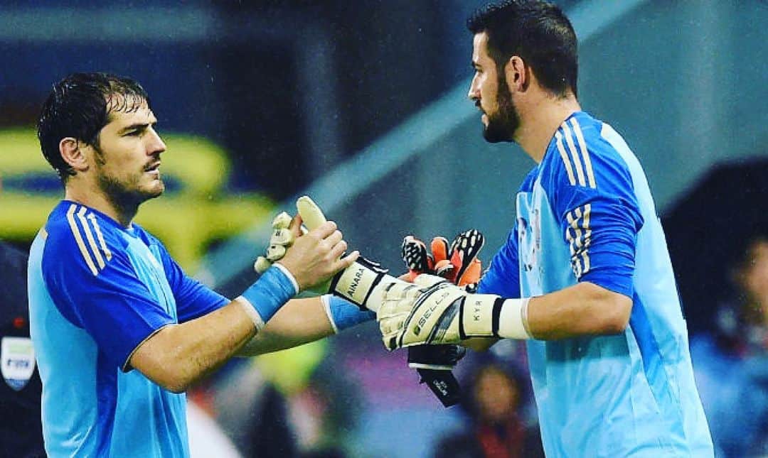 キコ・カシージャのインスタグラム：「Siempre serás un referente y un ejemplo para todos, gracias y muchas suerte en tu nueva etapa! @ikercasillas #grac1as」
