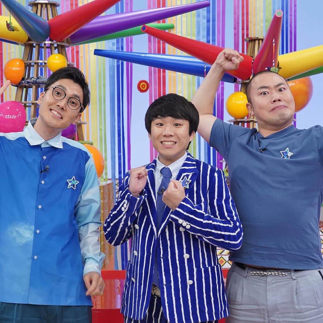 第7キングダム【公式】のインスタグラム：「#ハナコ のスタジオ衣装🔵🔵🔵  岡部さんのワンショットは、スタジオ衣装がTシャツ一枚だから、、、ちょっと隠してます🙈🙈🙈 本人の了承済みです！」