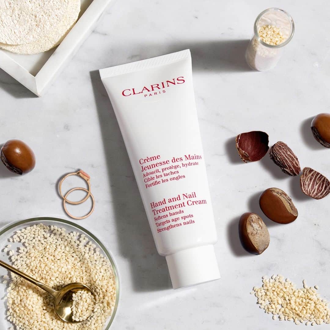 ClarinsUKさんのインスタグラム写真 - (ClarinsUKInstagram)「"It smells incredible and it's really soft on the hands." Sinead92, Worcestershire  Hand and Nail Treatment Cream is one of our Most Loved products. What's yours? ❤️  #MeetYourMostLoved #HandandNailTreatmentCream」8月5日 18時45分 - clarinsuk