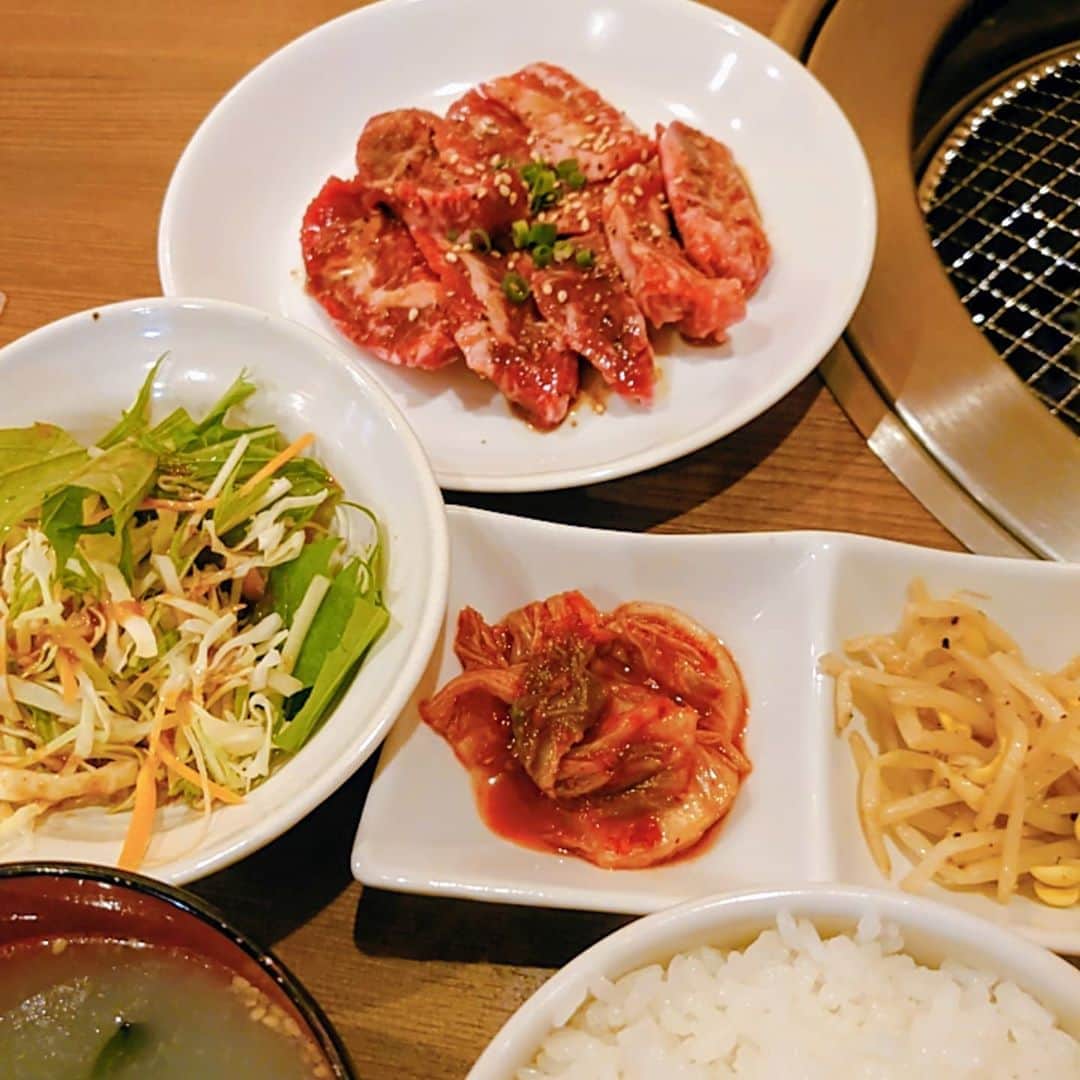 吉岡奈々子さんのインスタグラム写真 - (吉岡奈々子Instagram)「いつかの・・・ #ランチ #lunch #お一人様 #焼き肉ランチ」8月5日 19時01分 - nanakoyoshioka