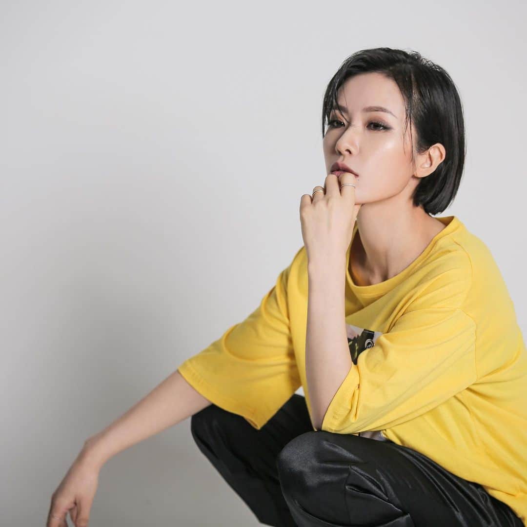 パク・キヨンのインスタグラム：「안녕하세요 박기영 입니다. 지난 3년 반동안 몸 담았던 소속사 문라이트 퍼플 플레이와 전속 계약이 해지 되었음을 알려드립니다. 이에 페이스북 페이지를 공식 계정으로 새로이 오픈하였습니다.  스케줄 문의는 DM 이나  페이스북 페이지 메신저로 부탁드립니다. 검토후 가능여부를 회신해 드리겠습니다.  유투브 계정도 곧 다시 오픈소식 알리겠습니다. 감사합니다.  #박기영 #알려드립니다」