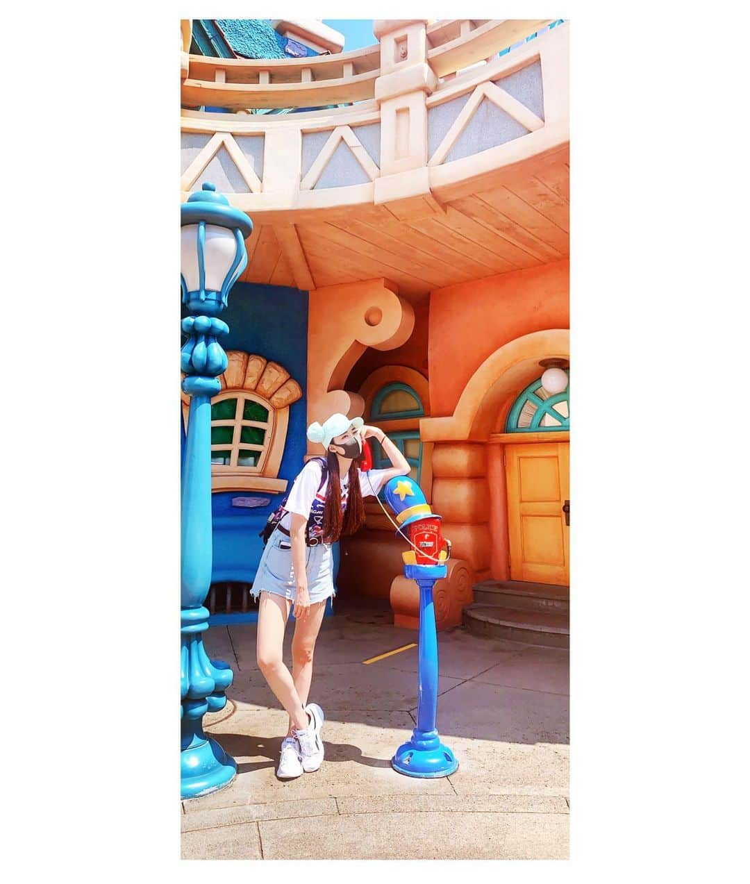 蔵歩実のインスタグラム：「📞🧐 . . #Disney #Disneyland #ディズニー #ディズニーランド #トゥーンタウン #japanese #japanesegirl #일본 #일본인 #일본사람#東京 #tokyo #도쿄 #モデル #model#모델 #followme  #高身長 #高身長女子 #instalove #ootd」