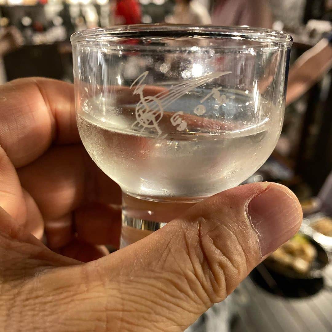 森田繁さんのインスタグラム写真 - (森田繁Instagram)「思えばこの日のために買ったようなものだった。富田勲先生のサインが入ったガラス製ぐい呑みで、飲る。」8月5日 19時09分 - siglic