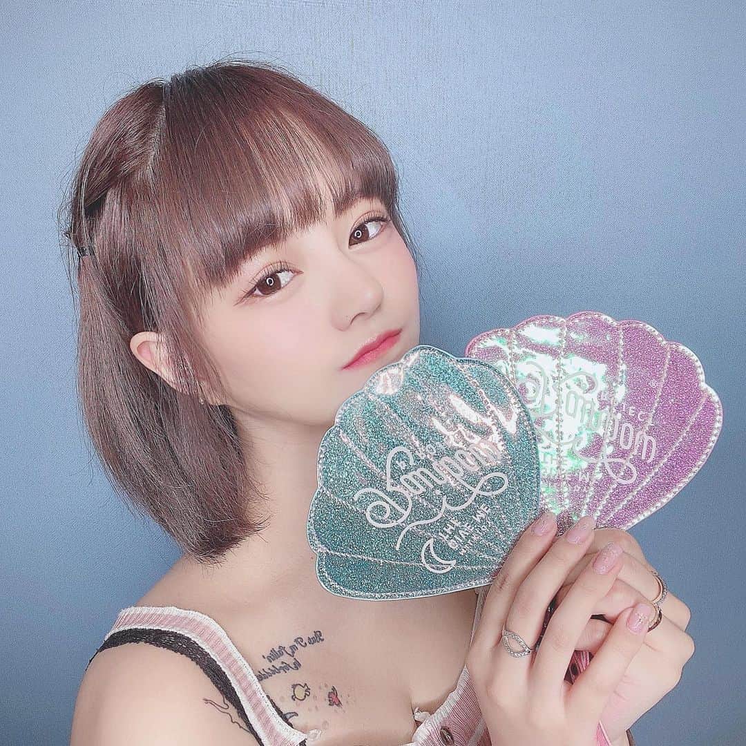 朽木若菜のインスタグラム：「新商品発売開始しました。🥺💓  マーメイドパール定期ケース💭わたしがSNSで告知する前に発売と同時に結構売れちゃったみたいで残り少ないですが是非😭プロフィールのURLかストーリーから飛べます🥺💓💓💓」