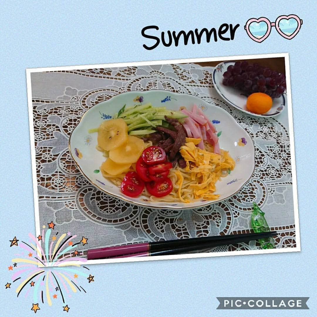 小泉遥香のインスタグラム：「この間のお昼ご飯🍴🌞  祖母るか特製✨ 冷やし中華💗  冷やし中華にキウイが入ってるのは珍しい…😲 甘じょっぱい感じになって意外と美味しかったよ！  酢豚にパイナップル入れるみたいな感じかな～🤭笑  #Instaharum #冷やし中華 #祖母るか #lunch #instafood #夏 #summer #酢豚にパイナップルが入っててもえ～じゃないかぁ～🎶 #とき宣 #おはる #小泉遥香」