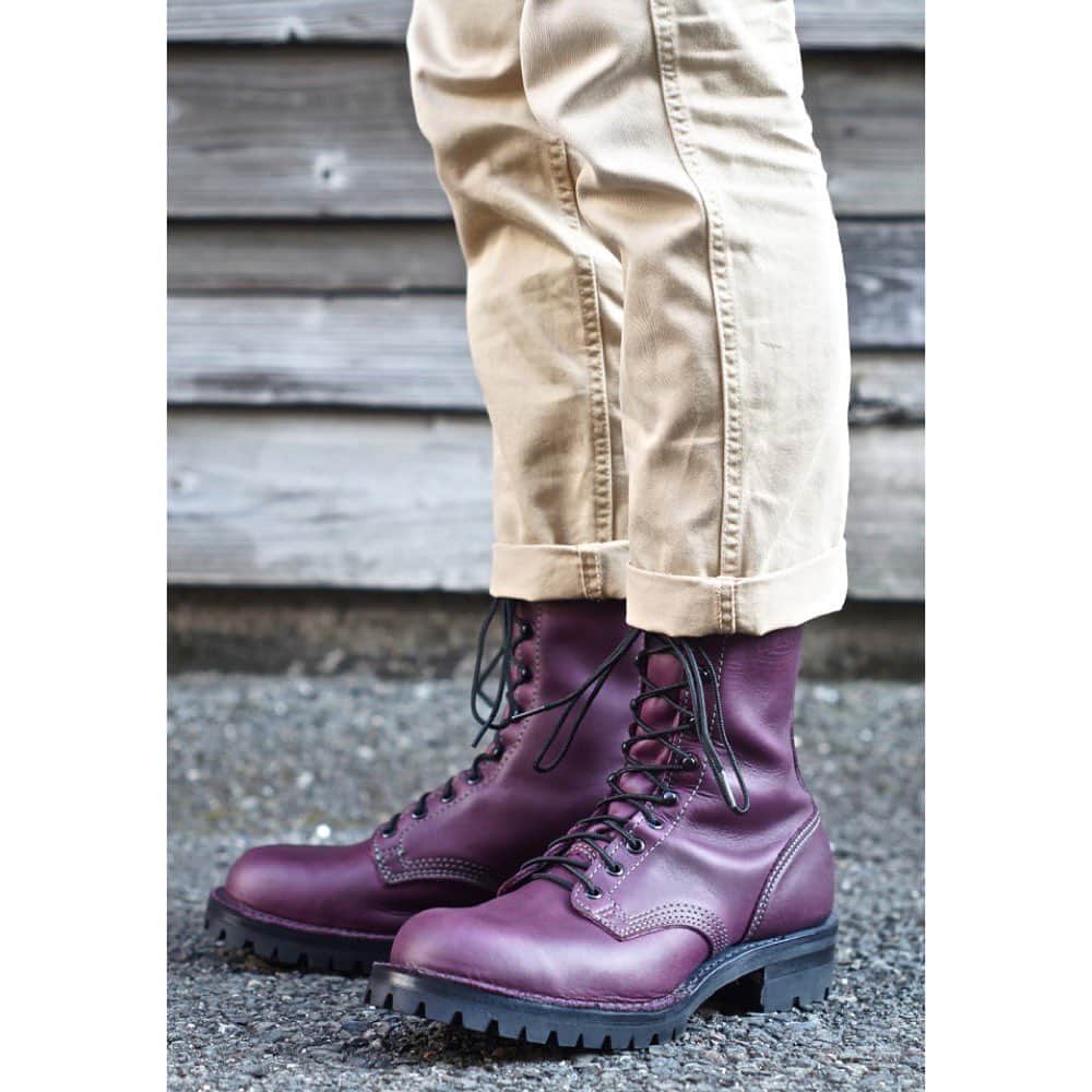 ウェスコさんのインスタグラム写真 - (ウェスコInstagram)「4月末でオーダー受付が終了した"パープルレザー"。 全受注分の生産を終え、レザーのストックが僅かに確認できましたので、足数限定でオーダーを受けさせていただきます！！ オーダーを悩まれていた方はこれがラストチャンスです。 オーダーのタイミングによっては、ご希望に添えない場合もございますのでお早めのオーダーをオススメします！ . #PurpleLeather #japanlimited #wesco #wescoboots #boots #custom #boss #warren #jobmaster #jhclassics #madeinUSA #oregon #scappoose #since1918 #wescojapan #wescoebisu #wescosetagaya #wescokanazawa」8月5日 19時22分 - wesco_japan