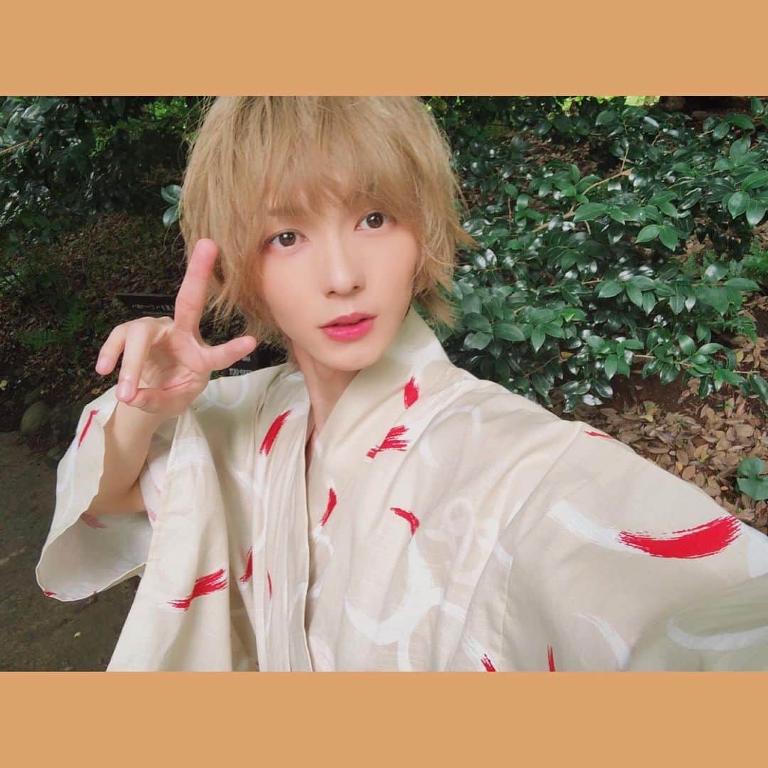 のインスタグラム：「こんばんは。今年も金毛らいふを謳歌できてとても幸せです。お仕事で浴衣も着れて、25なのに制服も着れました。  そんな撮影の前にいつもお世話になっておりますイセアクリックの大山先生に小顔治療『イセアハイフ』をしてもらいました。 凛として撮影ができた気がします(´・ω・`)🎐  あとはカブトムシが獲れれば今年の夏は満足です🐛」