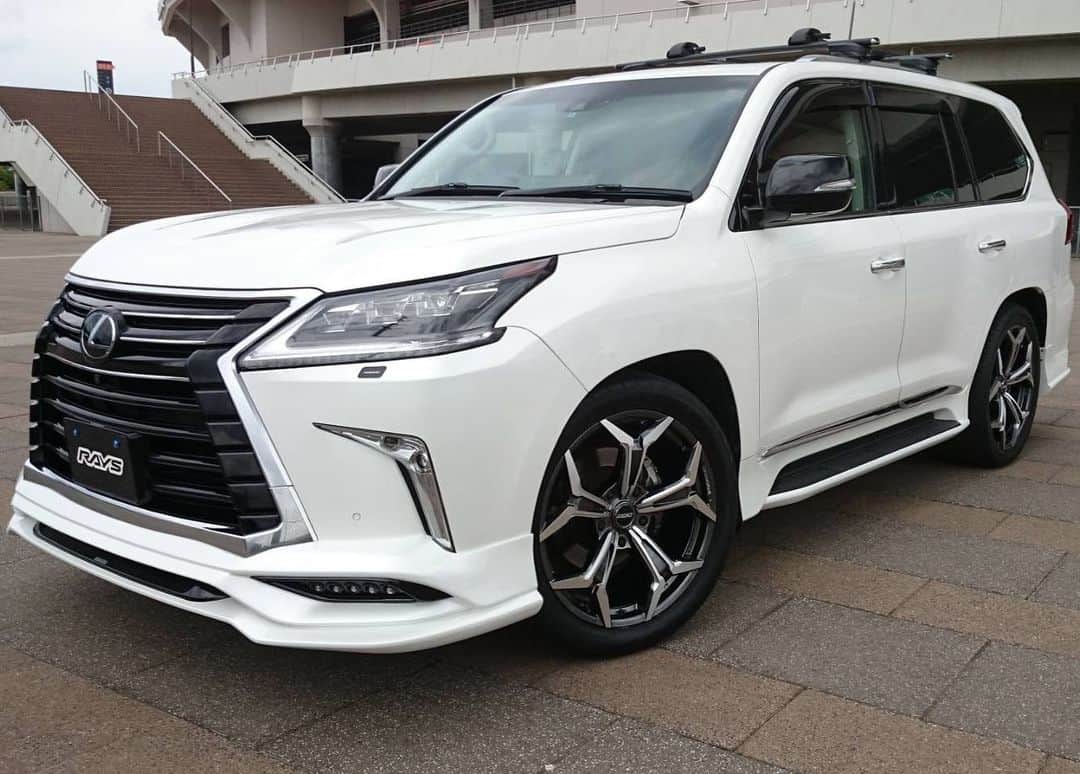 のインスタグラム：「lexus LX570 Artisanspirits/// Sportsline blacklabel www.artisanspirits.co.jp #artisanspirits #artisan #lexus #lexuslx #lexuslx570 #lx #lx570 #bodykit #blacklabel #suv #corarta7 #yokohamatire #japan #jp #evasivemotorsports #ravspecjdm #butlertire #jworksunlimited #premierautowerkz #suvproject #kanooperformance #car_life_staff  #車庫小舗 #nigeljdmparts #トラウム #advanced_auto_performance  #otto.auto.service #mr__lexus #jackspna」