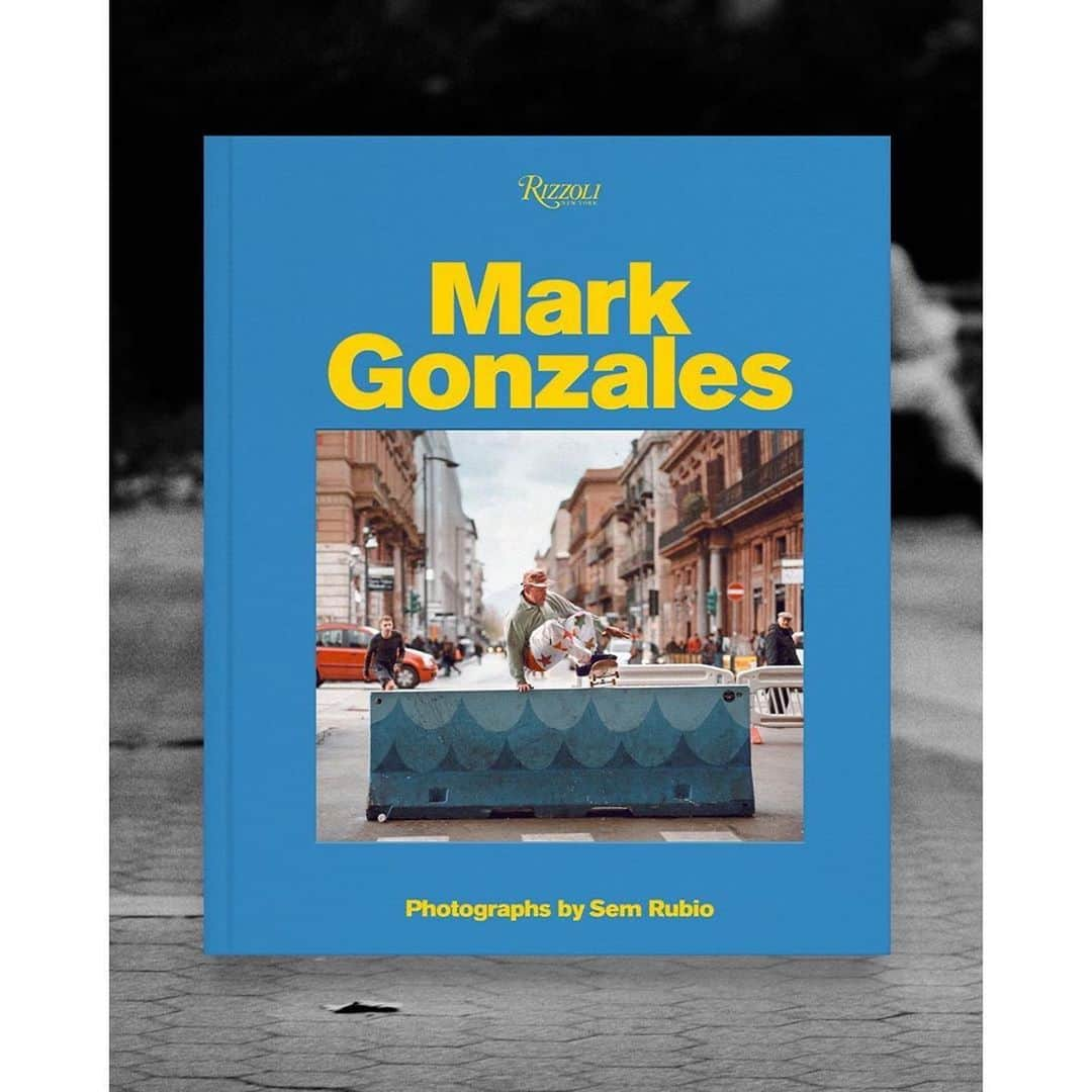 KAWSONEさんのインスタグラム写真 - (KAWSONEInstagram)「I’m looking forward to this book! @tiaromano 💪 #Repost @cascadeberlin ・・・ OUT SEPTEMBER 22 EVERYWHERE 💌 Mark Gonzales by Sem Rubio, published by @rizzolibooks with Editor Ian Luna, creative direction and interviews by us, art direction by @albinh.  A portrait of Mark Gonzales through photographs by longtime collaborator @semrubiophoto and interviews of some of Mark’s closest friends and colleagues.   Additional interviews by @wallinballin @anthony_pappa and Theo Constantinou at beautiful @paradigm_publishing.  Additional photography by @benjamin_deberdt_photography @skinphoto and @pepkim.  Thank you Sem for bringing this into our lives, thank you Mark and @tiaromano for everything, thank you contributors for your time & trust.   Thank you @post_factual_fun and @marshallmcdonalds for that original introduction.」8月5日 19時35分 - kaws