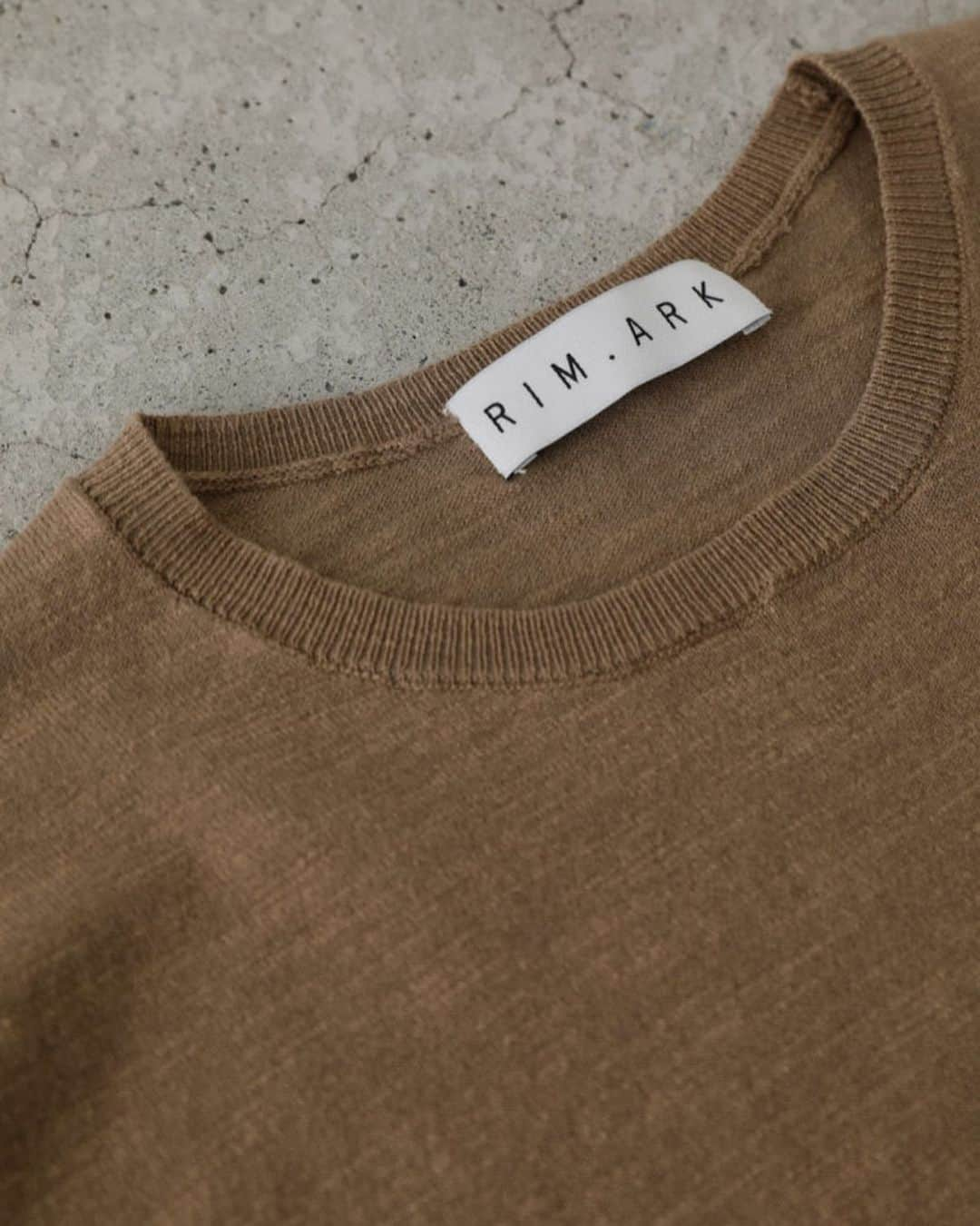 RIM.ARK（リムアーク）さんのインスタグラム写真 - (RIM.ARK（リムアーク）Instagram)「RIM.ARK SUMMER COLLECTION﻿ ____ ﻿ ㅤㅤㅤㅤㅤㅤㅤㅤㅤㅤㅤㅤㅤ﻿ ﻿ Compact melange knit T／SH﻿ ¥8,800 (taxin)﻿ ﻿ ふんわりと肌触りの良い素材とニュアンスのあるカラー展開がスタイリングに雰囲気を与えてくれるCompact melange knit T/SH。コンパクトなサイズ感はアウターインにも最適です。　﻿ ﻿ ____ㅤㅤㅤㅤㅤㅤㅤㅤㅤㅤㅤㅤㅤ﻿ ㅤㅤㅤㅤㅤㅤㅤㅤㅤㅤㅤㅤㅤ﻿ RIM.ARK各店、RIM.ARK ONLINE STORE、SHEL'TTER WEB STOREにて発売中。﻿ ﻿ ____﻿ ㅤㅤㅤㅤㅤㅤㅤㅤㅤㅤㅤㅤㅤ﻿ #RIMARK#リムアーク﻿ #2020SSRIMARK﻿ #RIMARK_CompactmelangeknitTSH」8月5日 19時42分 - rim.ark