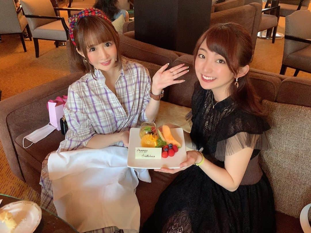 尻無浜冴美さんのインスタグラム写真 - (尻無浜冴美Instagram)「温泉ちゃんにお誕生日お祝いしてもらったの🥰 アフタヌーンティーからの謎解き🤩1日ゆっくりできてリフレッシュできた〜✨✨ 私の為に色々考えてくれたことが嬉しくって、、💓 ありがとう(///ω///)♡  #シェラトン都ホテル東京  #誕生日ケーキ  #誕生日プレゼント  #アフタヌーンティー  #謎解き  #afternoontea」8月5日 19時45分 - saemi_shinahama