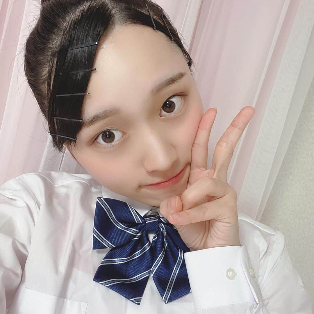 松浦景子さんのインスタグラム写真 松浦景子instagram バレエあるある 前髪にこだわる バレエ女子学生 放課後レッスンあるから学校でもお団子 オールバックは恥ずかしくて抵抗ある でも前髪の主張はしたい 結果ピンで線路を作ってしまう